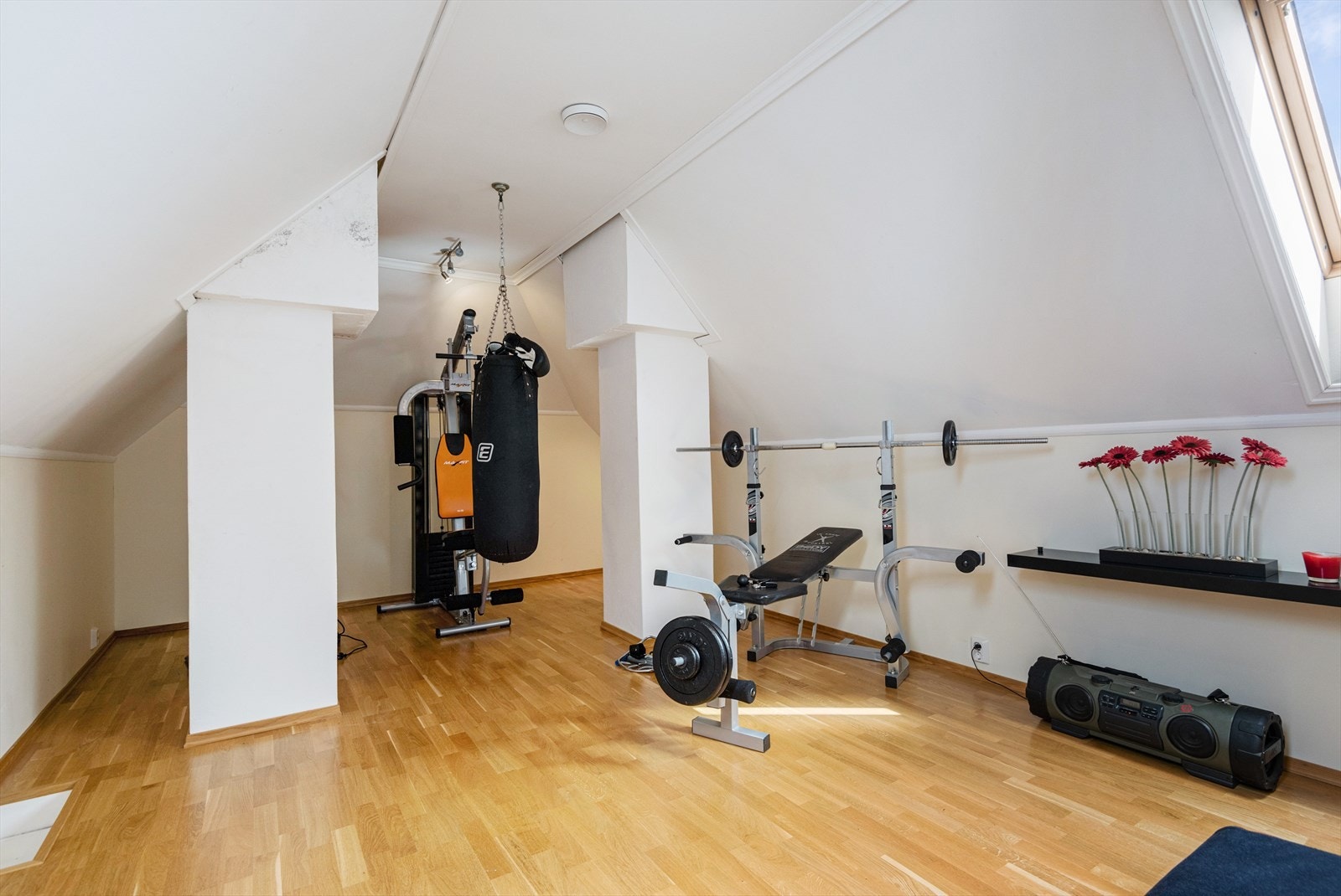 Disponibelt rom som pt er innredet som treningsrom. Galleribilde