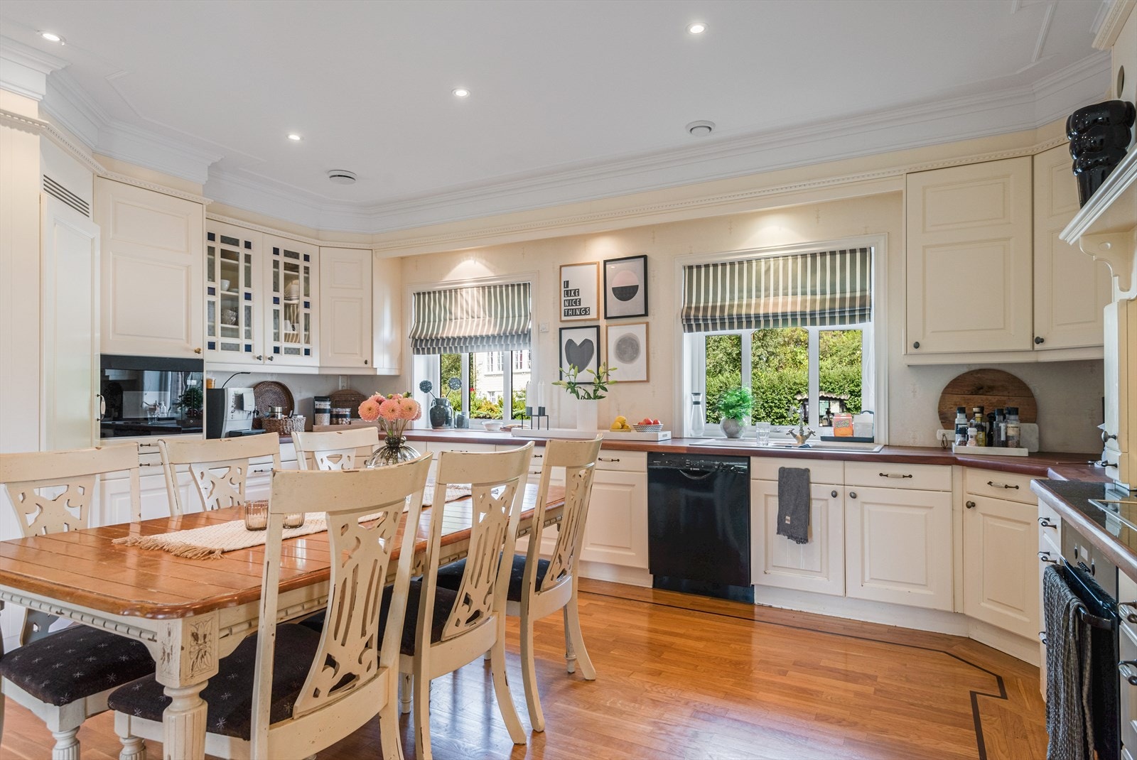 Plass til spisegruppe, om en ønsker det. Galleribilde