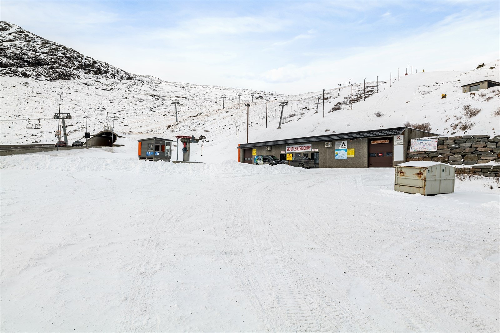 Snøsikre Røldal Skisenter er like ved. Kjent for gode snøforhold og lang sesong. Galleribilde