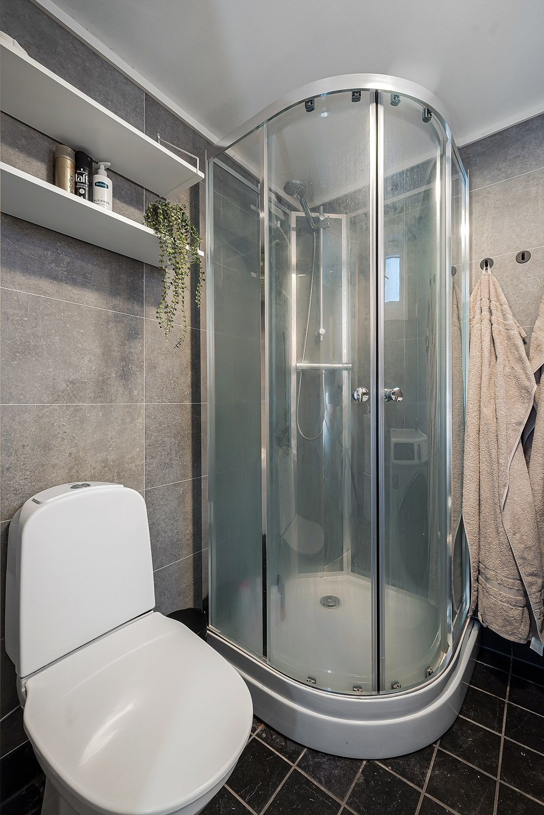 Badet er på 3 kvm Galleribilde