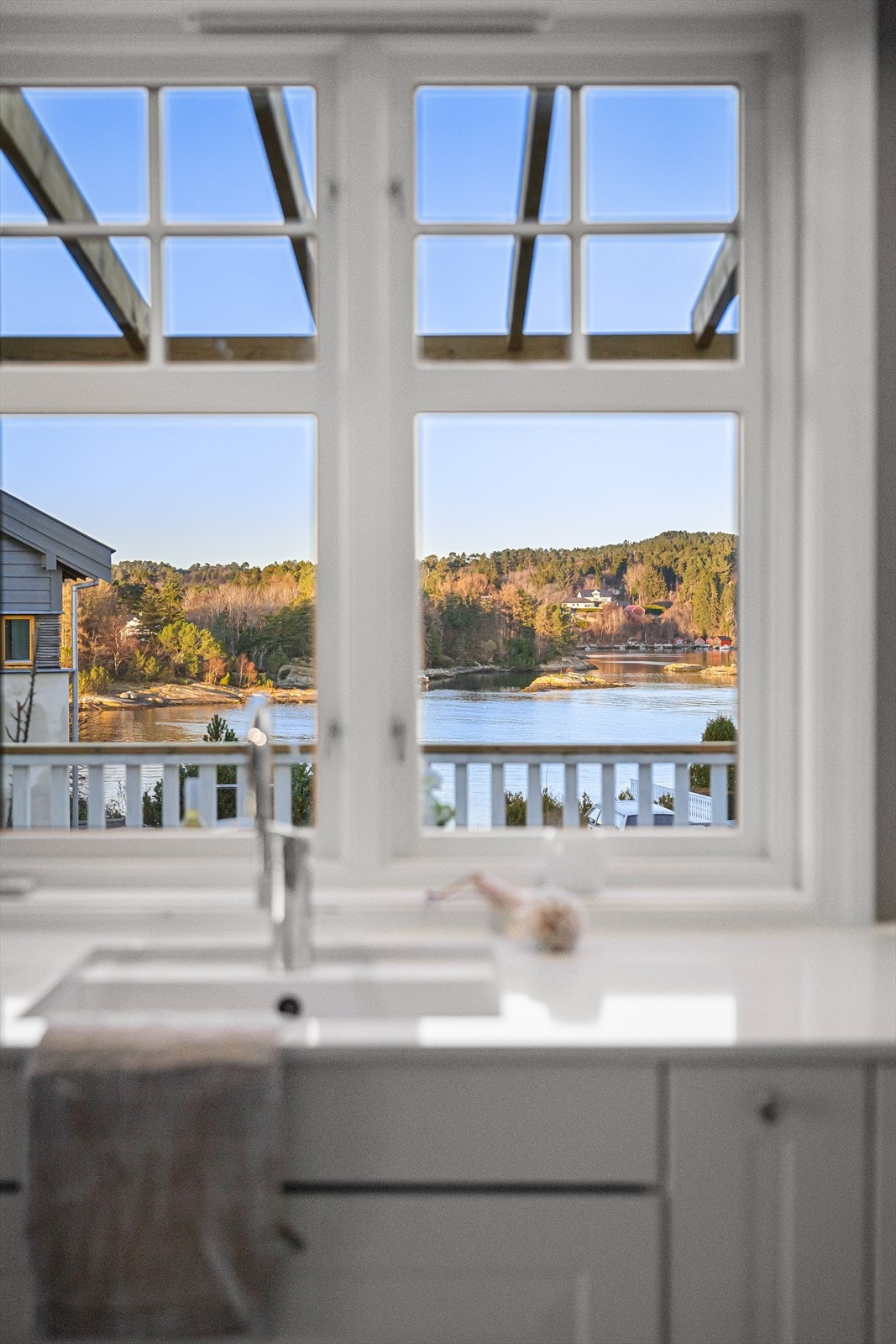 Her kan man følge med på natur og dyreliv mens oppvasken tas! Galleribilde