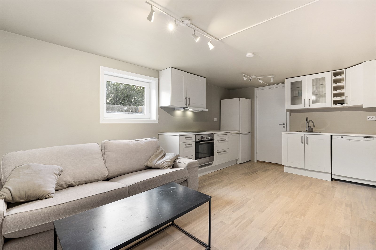 Godkjent utleiedel med eget bad, stue/kjøkken og soverom (soverom (døren på bildet) er ikke avbildet) Galleribilde