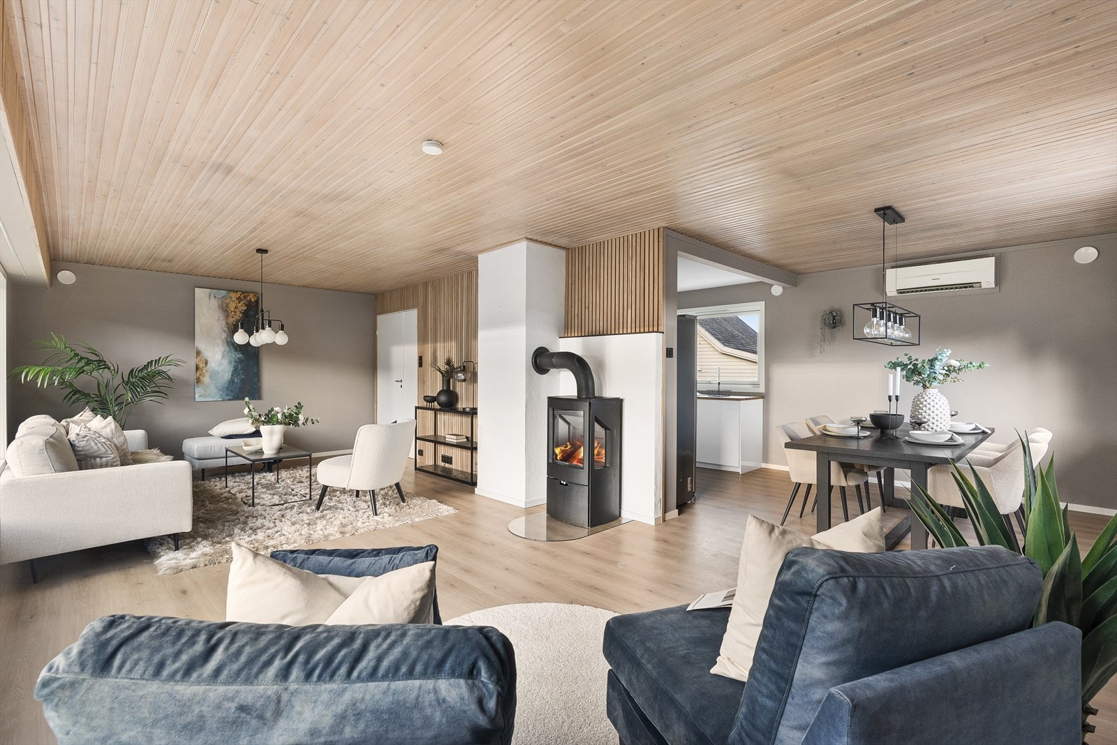 Delvis åpen stue/kjøkkenløsning Galleribilde