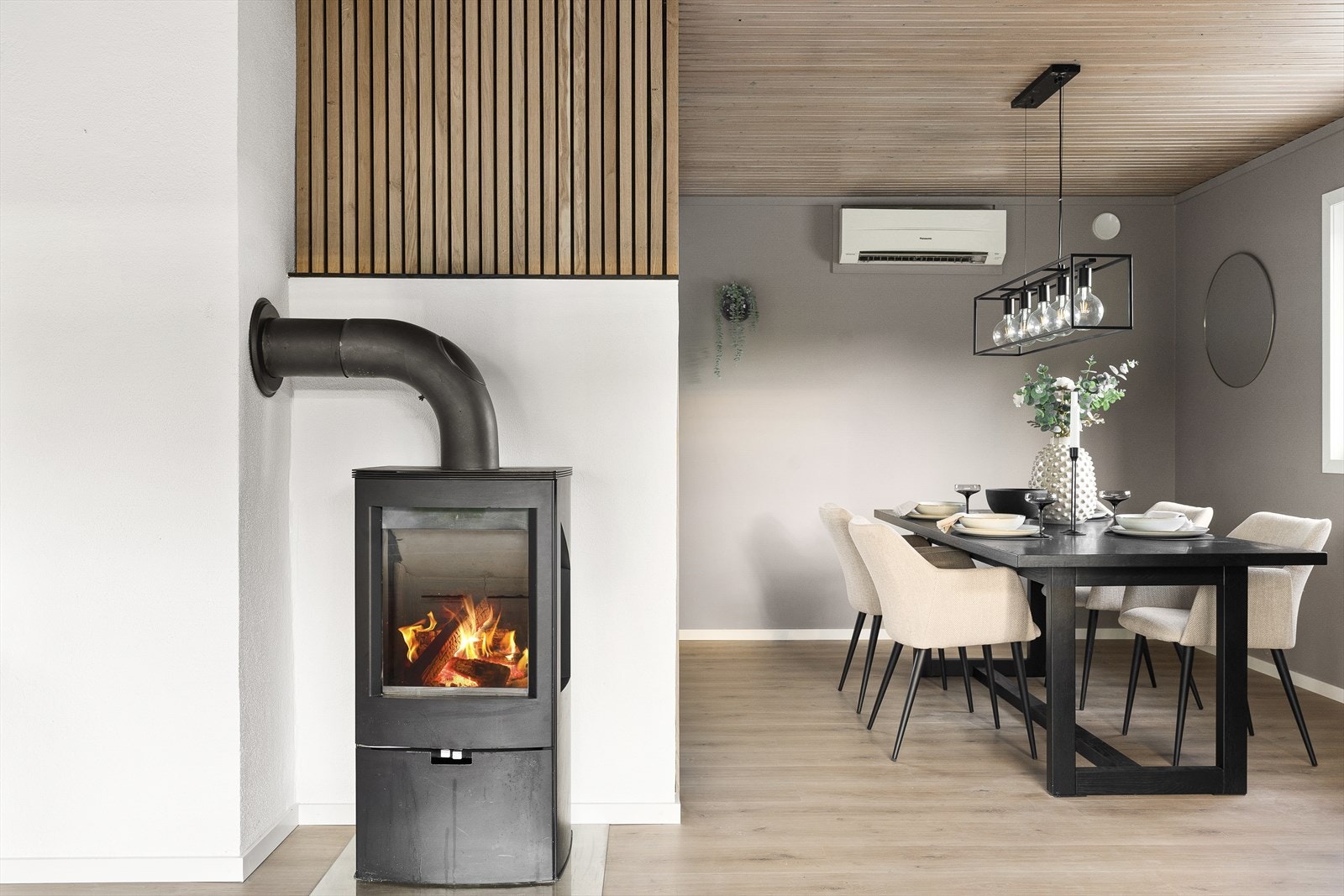 Vedovn og varmepumpe montert Galleribilde