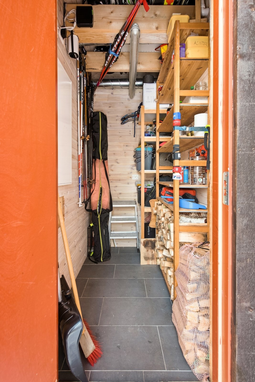 Utvendig bod. Galleribilde