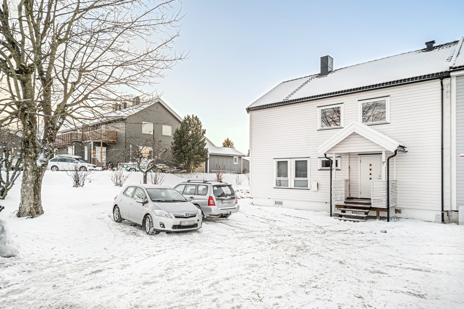 Boligen ble utvendig renovert i 2010 med bl.a etterisolering, nye vinduer og ny taktekking. Galleribilde