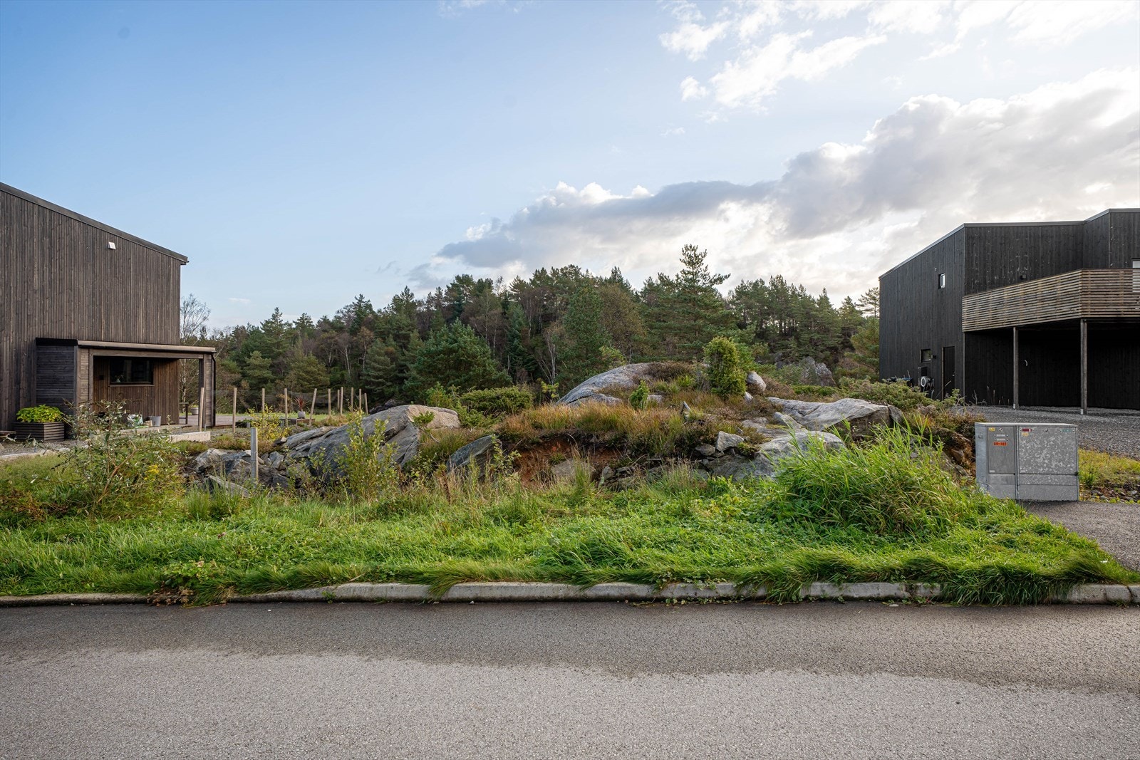 Nyere reguleringsplan vedtatt i 2013 med tillatt bebygd areal opptil 30% BYA og i tillegg garasje på maks 50 kvm BYA Galleribilde