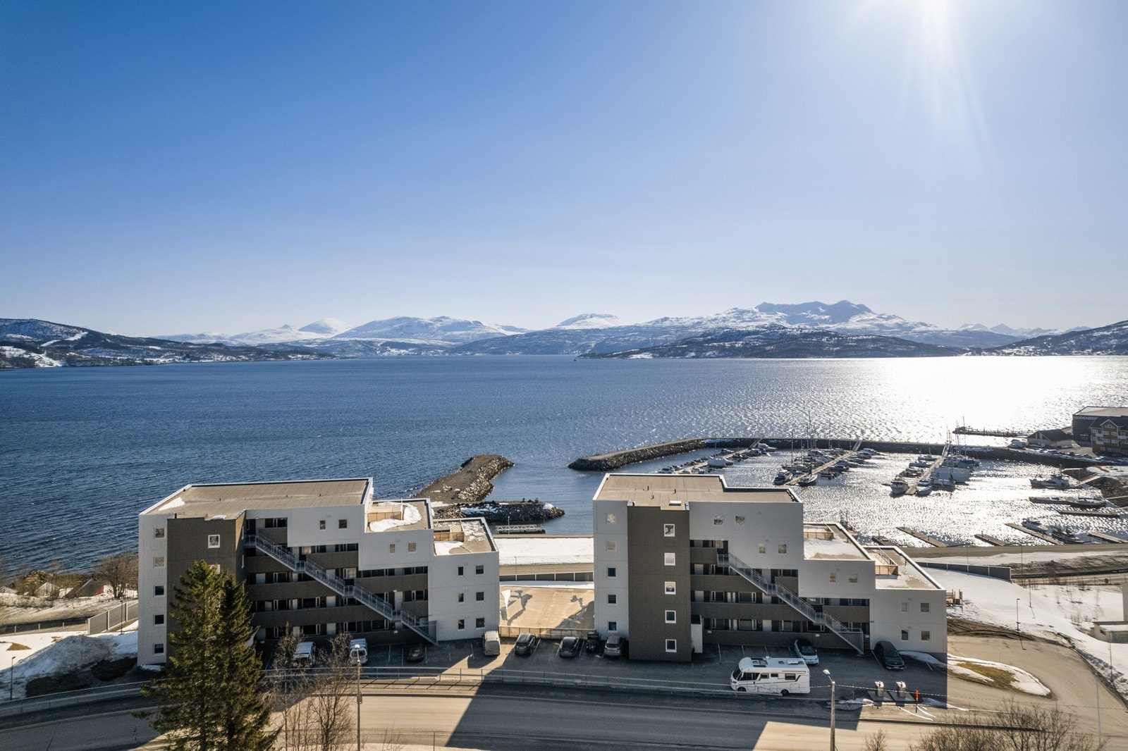 Sentralt plassert med kort vei til barnehage, skole, buss og butikk samt natur og flott turterreng Galleribilde