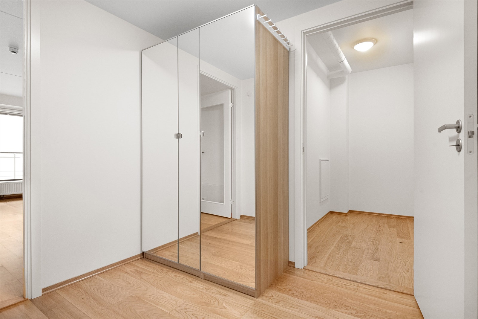 Entrè med tilkomst til innvendig bod Galleribilde