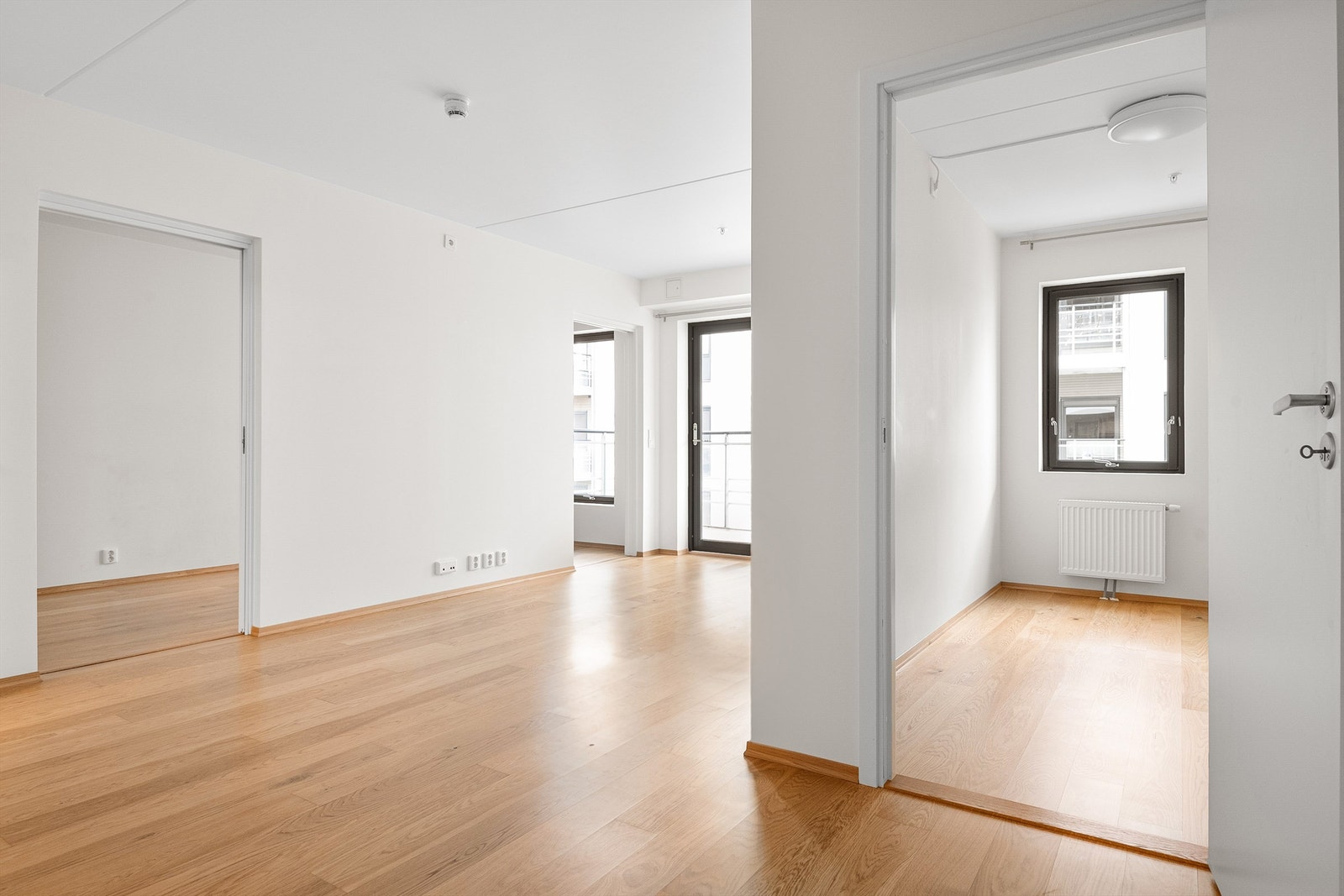 Leiligheten blir varmet opp med fjernvarme og har godt inneklima med balansert ventilasjon Galleribilde