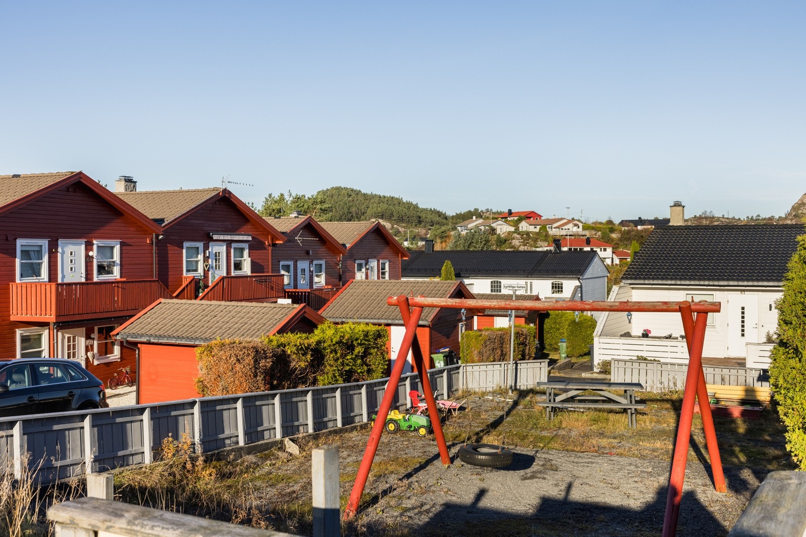 Med lekeplassen likevel beskrives nabolaget som rolig og barnevennlig, samtidig som det kun er 5 minutters kjøring til Sartor senter. Galleribilde