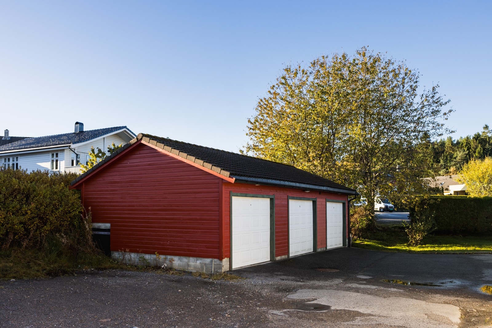 Med leiligheten følger det en fast parkeringsplass i egen garasje. Galleribilde