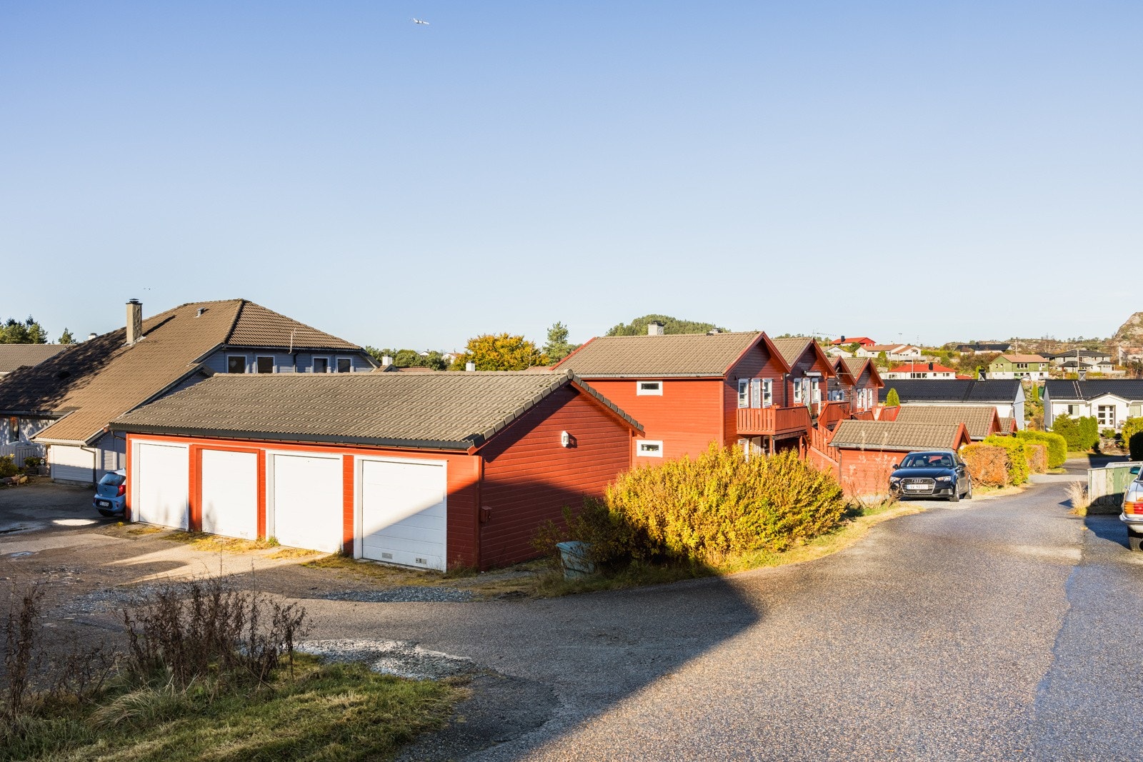 Like ved er det også innkjørsel til parkeringsplassen og garasjen. Galleribilde