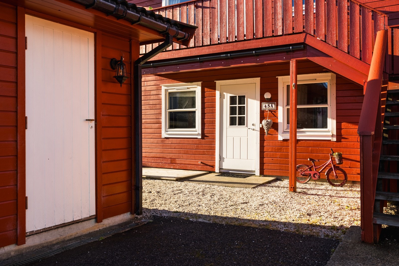Like ved inngangspartiet er den utvendige boden som måles til 5 kvm. Galleribilde