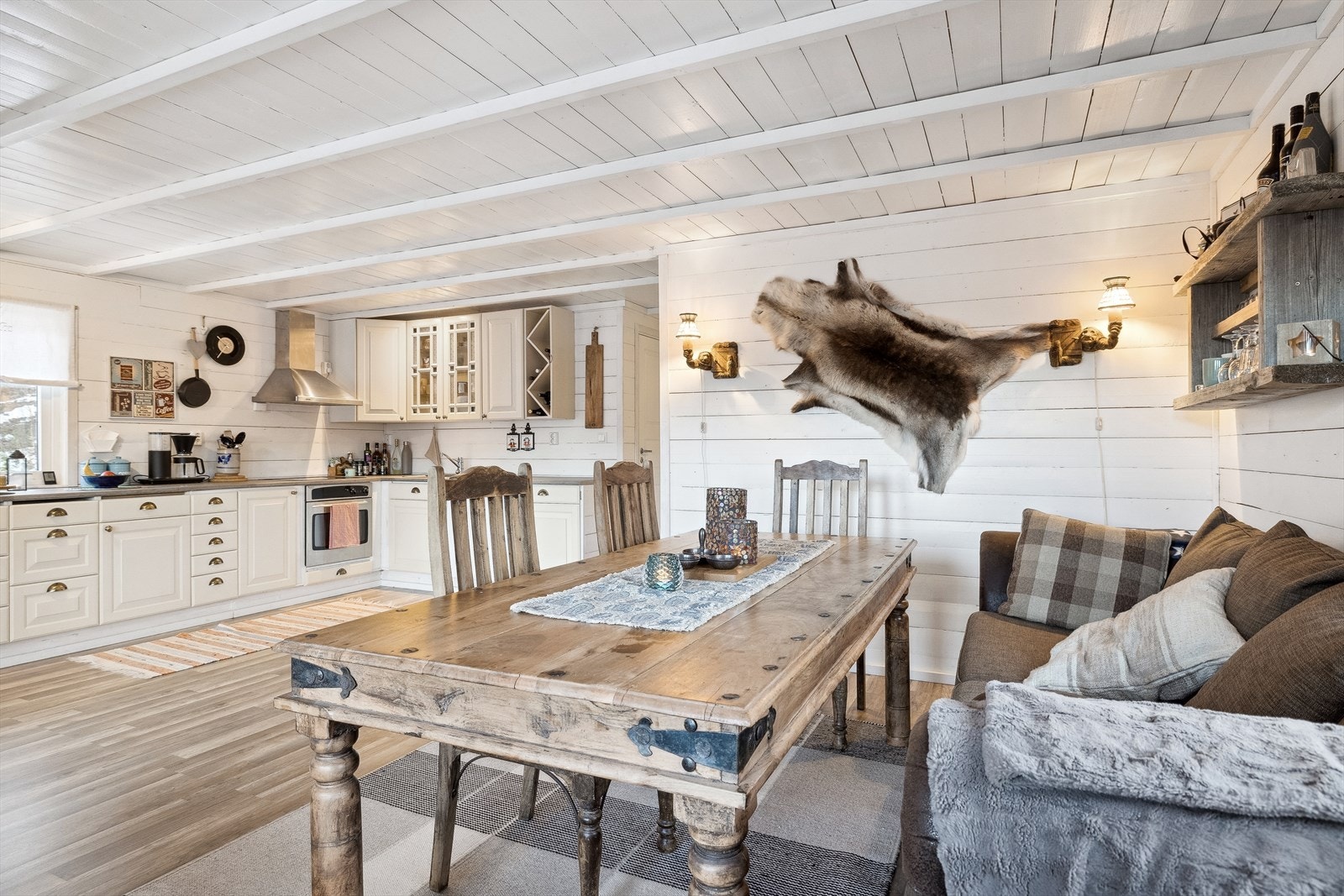 Spisestue/kjøkken. Galleribilde
