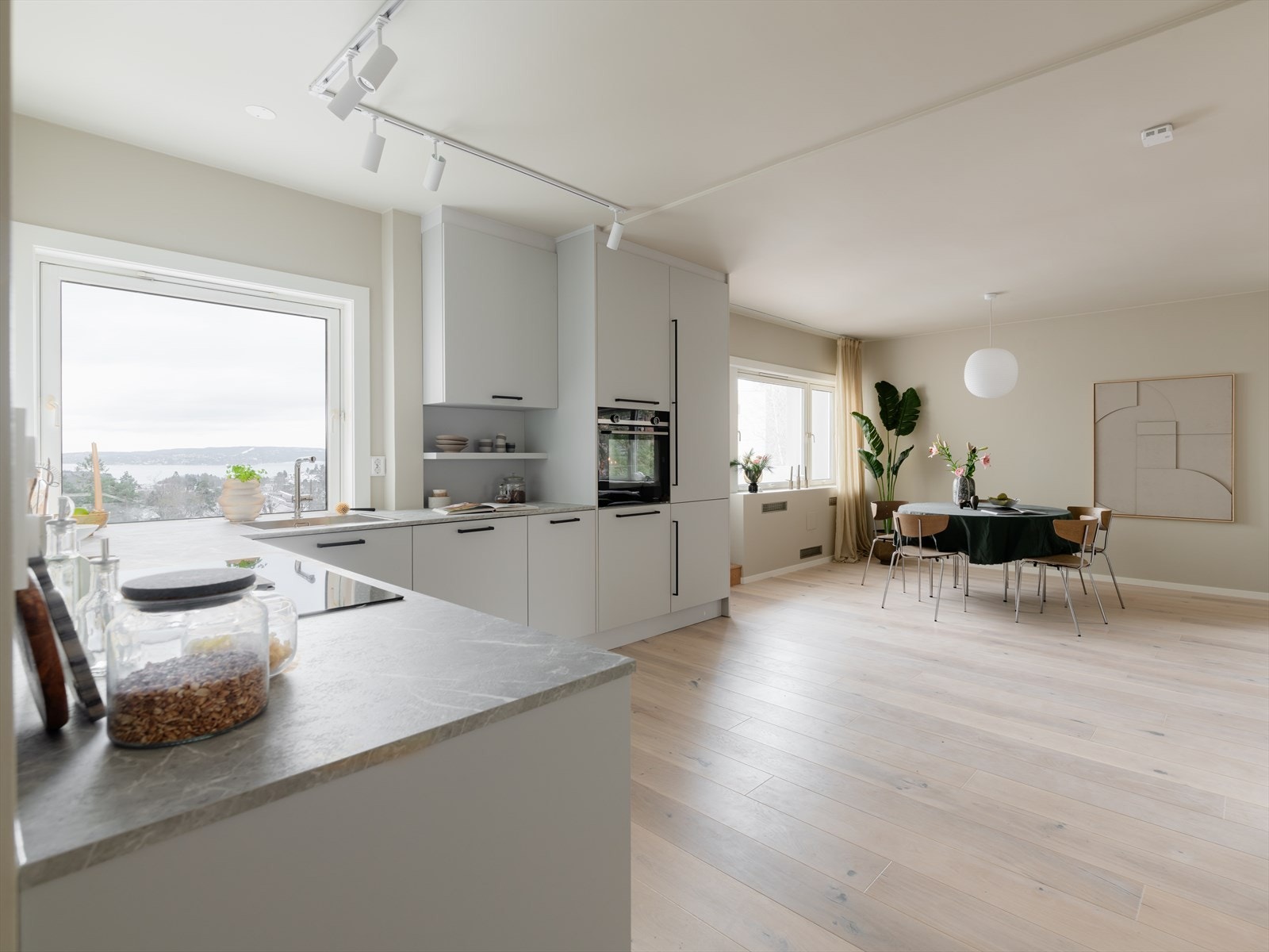 Boligen har en optimal og sosial planløsning Galleribilde