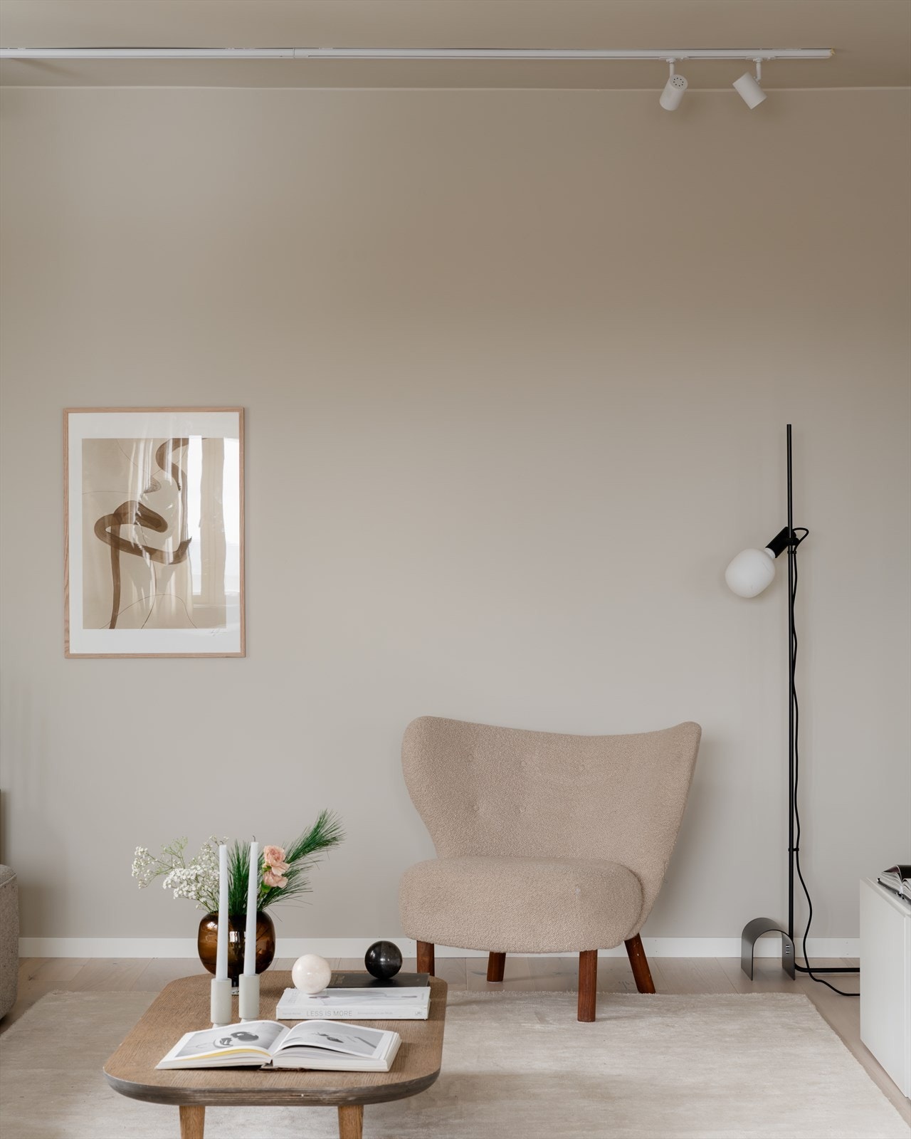 Gulv er avrettet og alle flater sparklet og malt i tillegg til skjult elektrisk anlegg Galleribilde