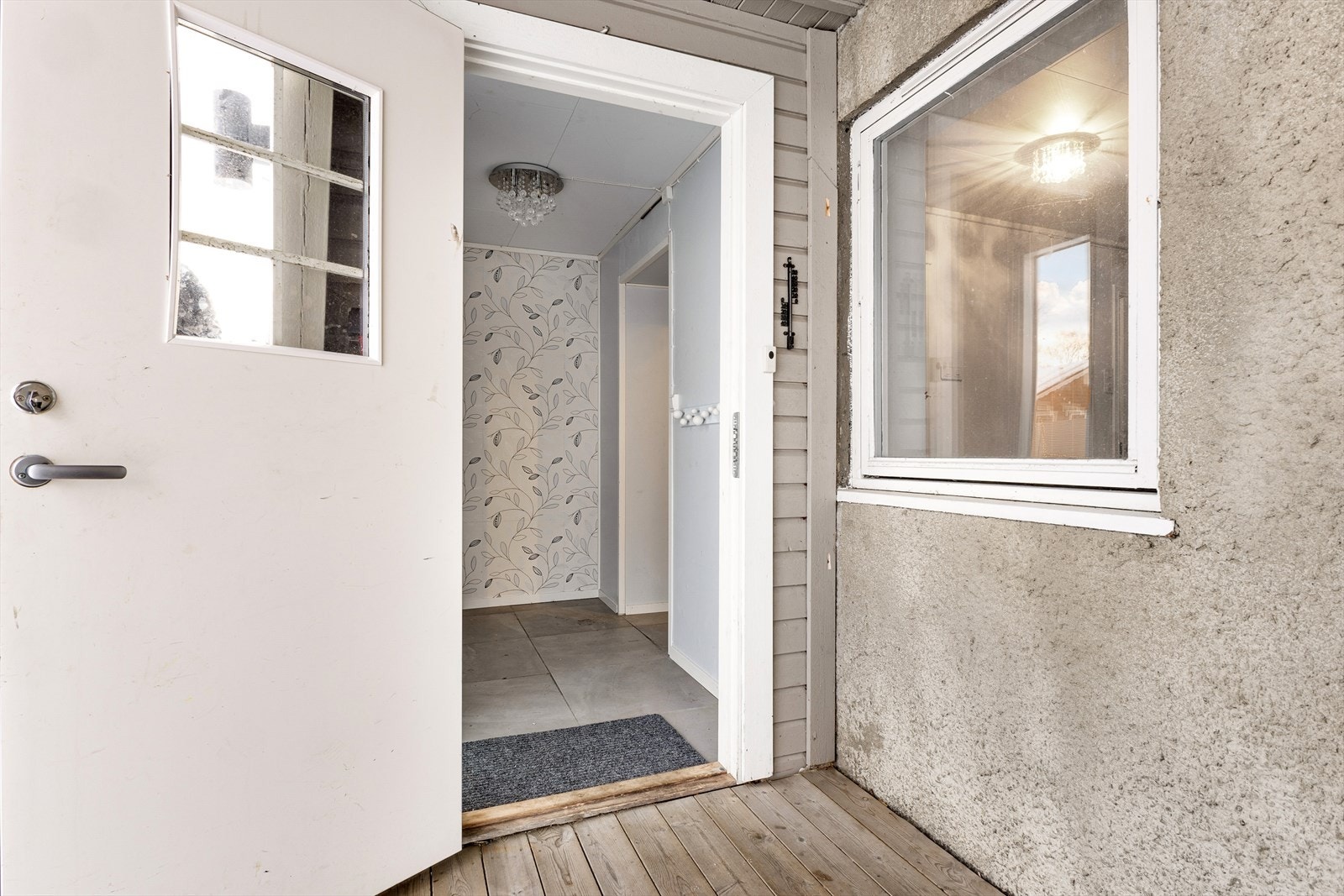 Fra overbygd inngangsparti kommer man inn i entreen- Galleribilde