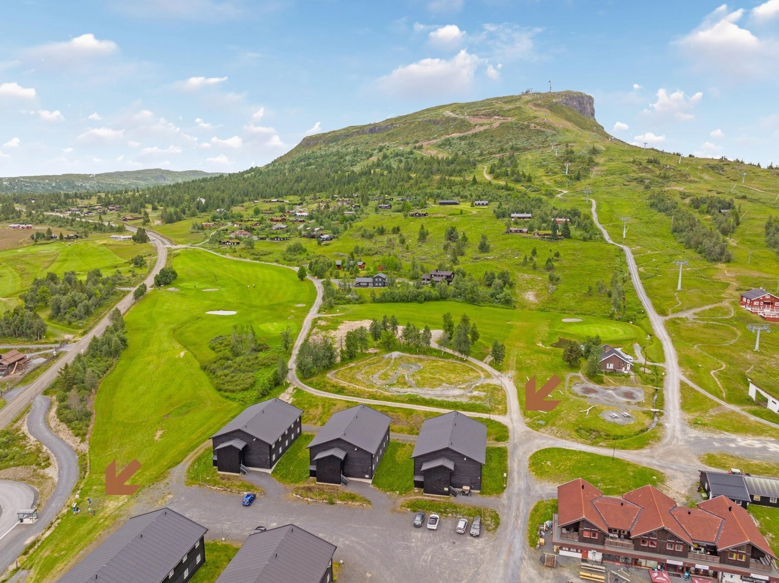 Leiligheten ligger svært sentralt til på Skeikampen, i bunnen av alpinbakken Galleribilde