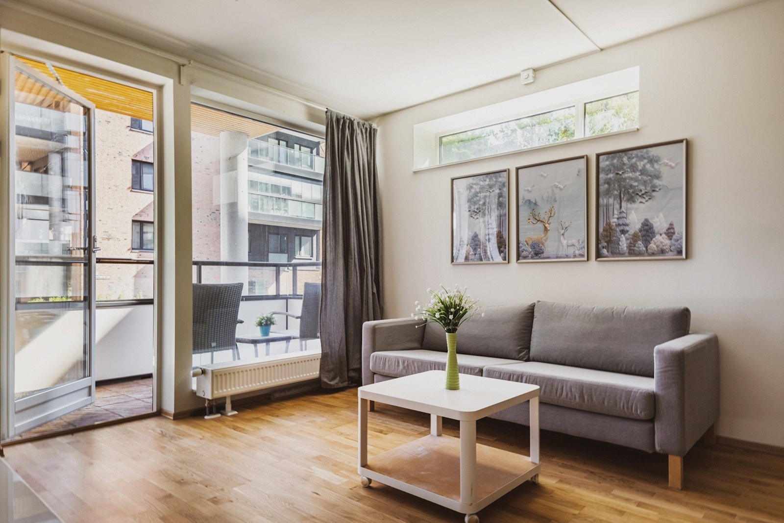 Gulvet er lagt med 3-stavs eikeparkett. Galleribilde