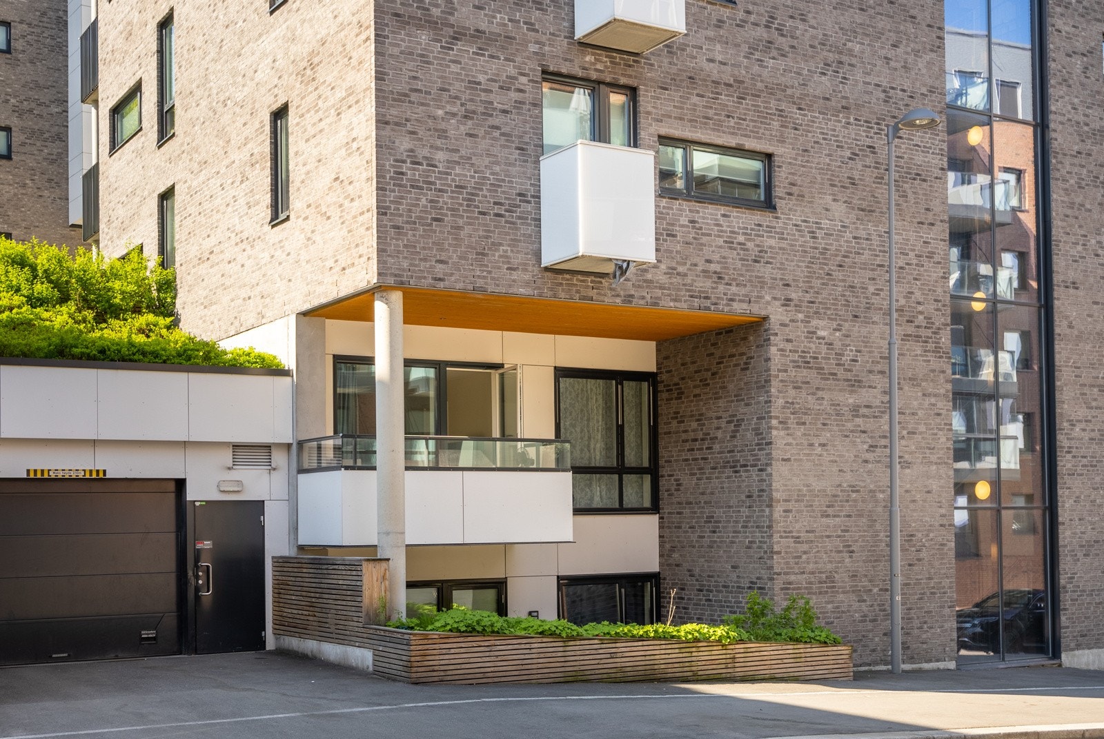 Det er stadig garasjeplasser til salgs og leie Galleribilde