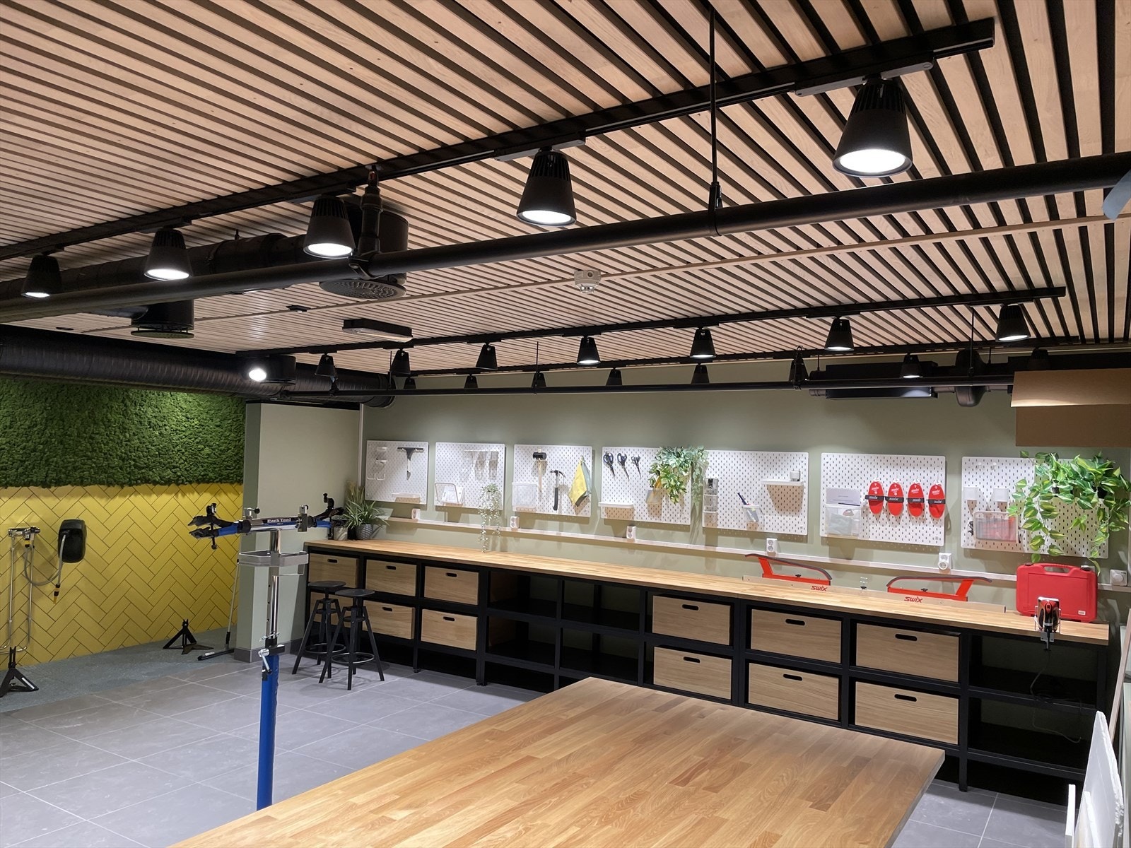 Hobbyrom med diverse utsyr - Sykkeldusj Galleribilde