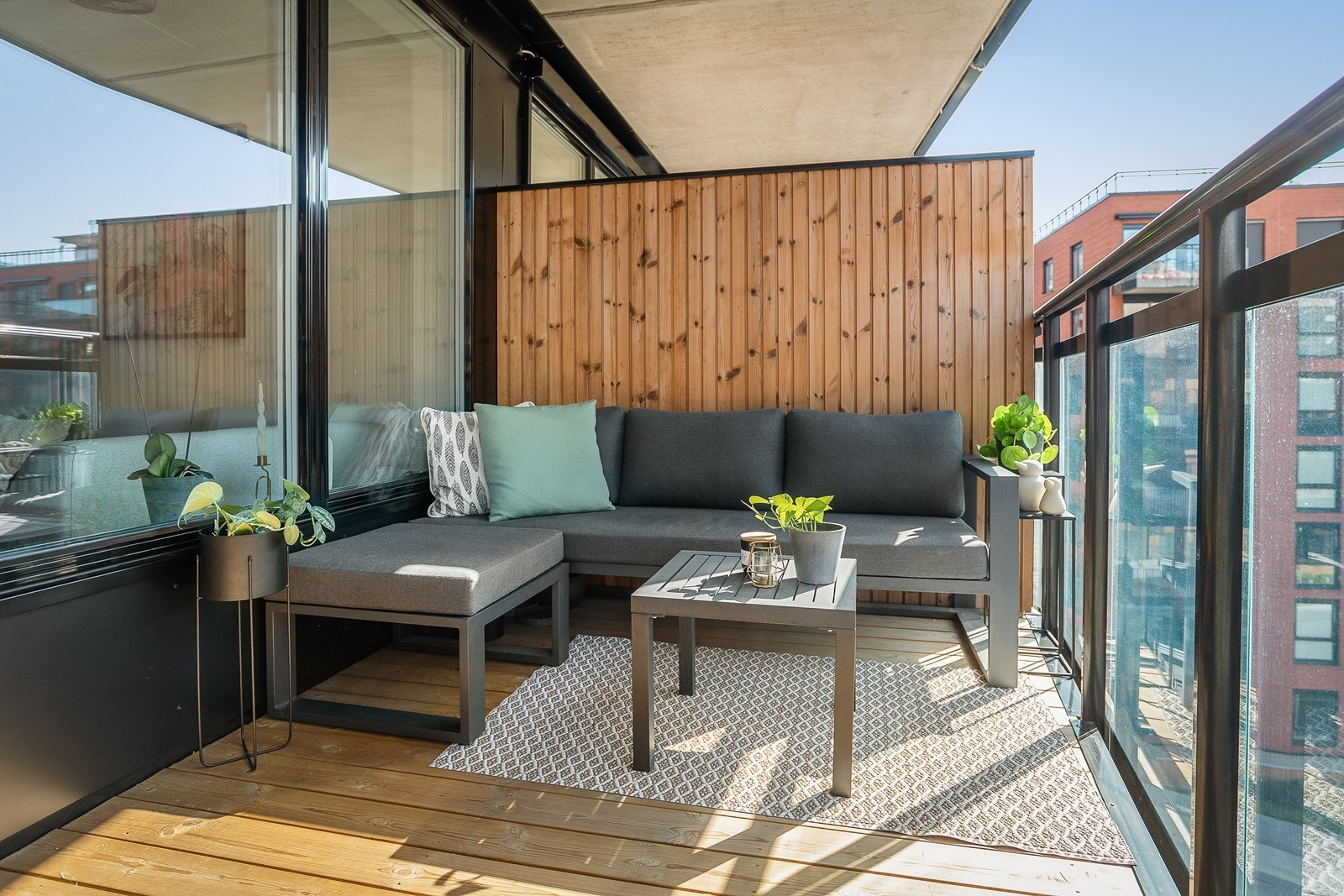 Stikkontakt og belysning på balkongen - Gode solforhold Galleribilde