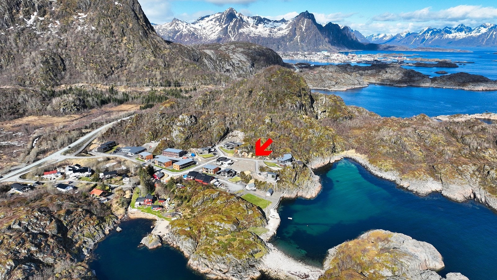 Tomta er merket med rød pil Galleribilde