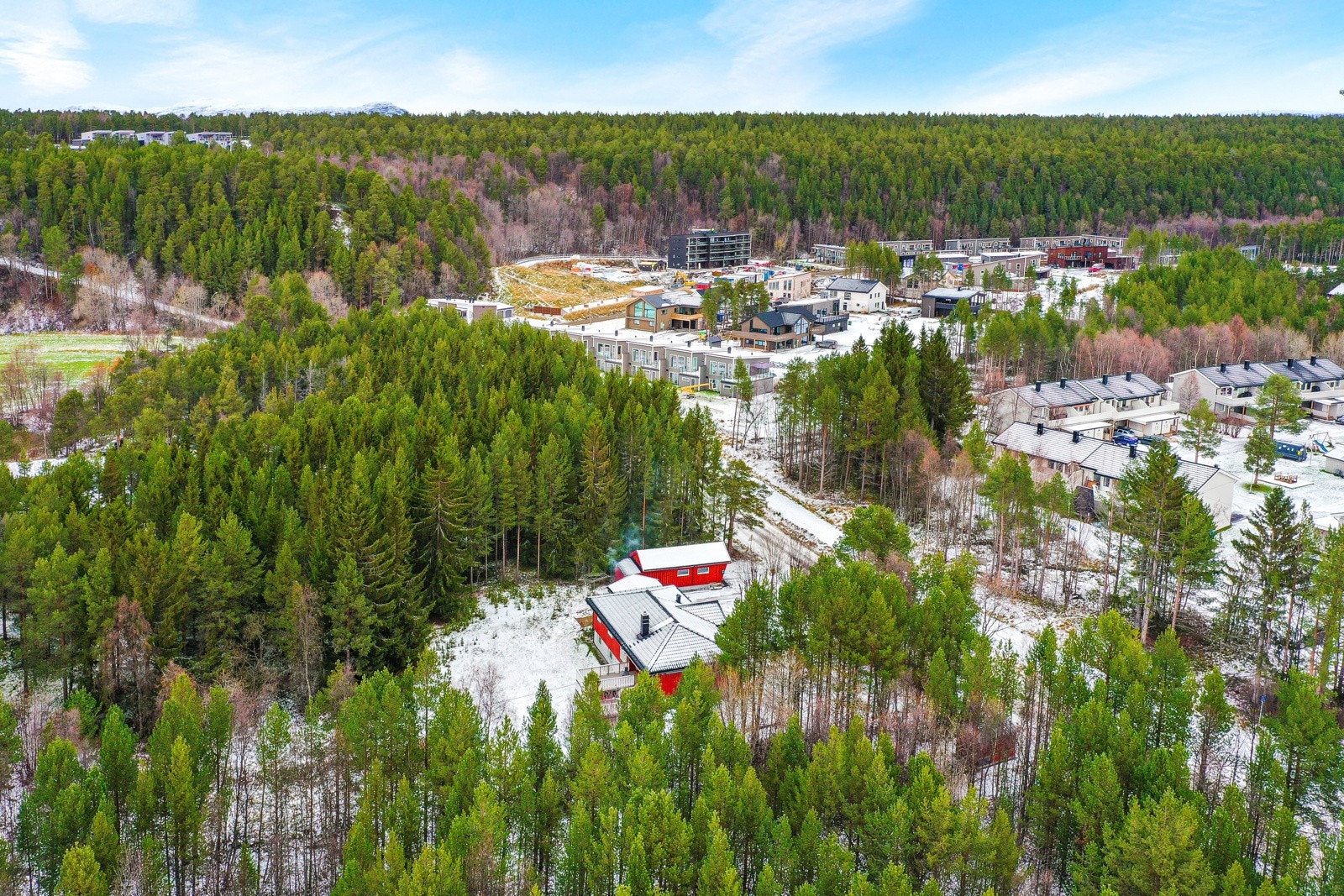 Boligen er omgitt av vakker natur Galleribilde