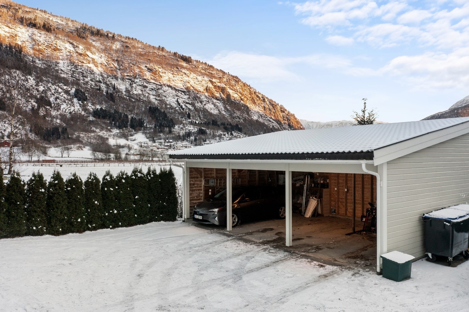 1 parkeringsplass i felles carport. Galleribilde