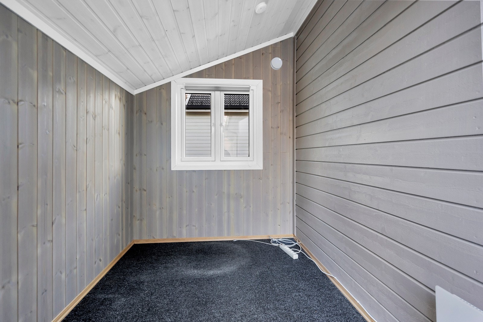 Isolert bod på utsiden ved inngangsparti Galleribilde