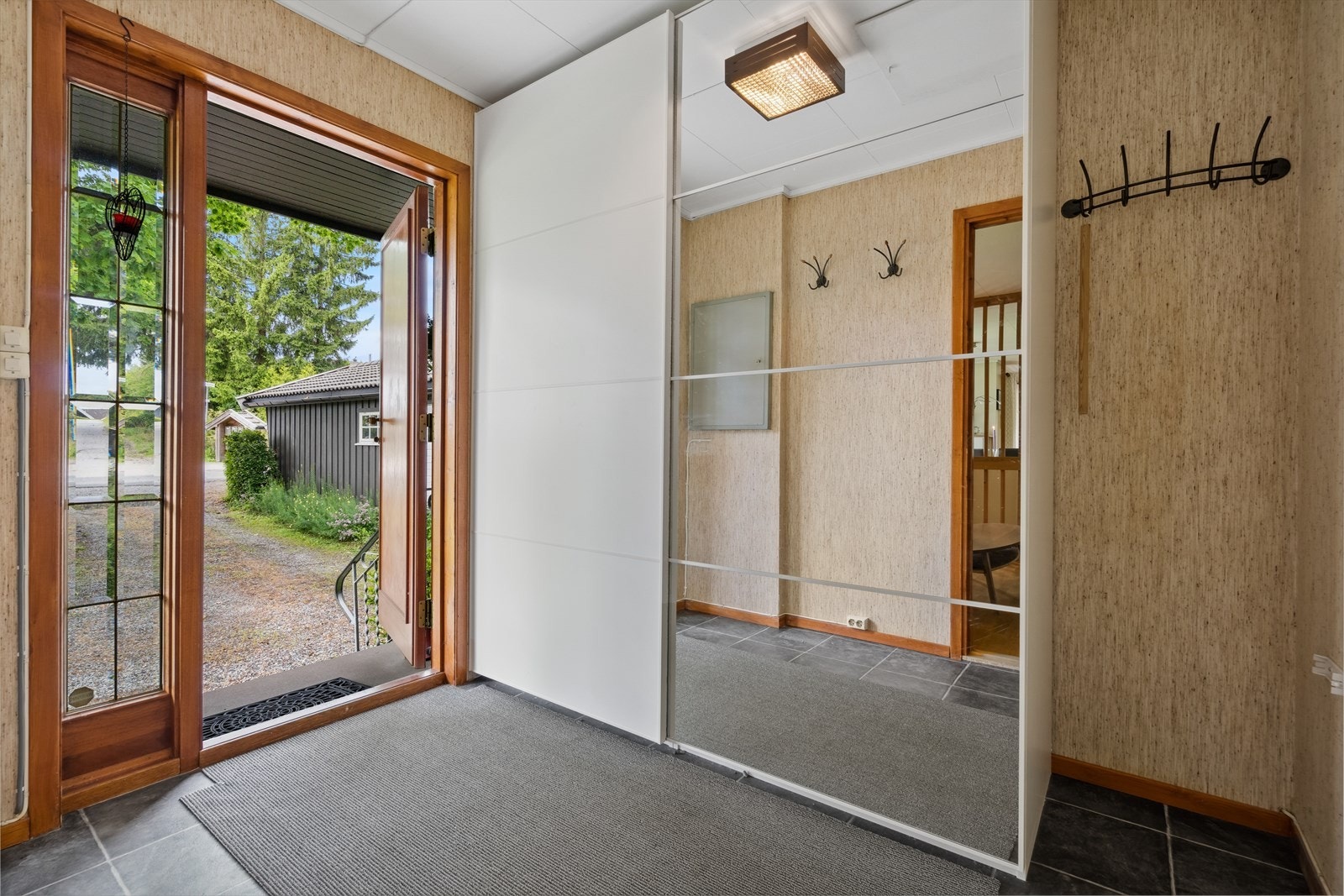 Gang/hall med skyvedørsgarderobe Galleribilde