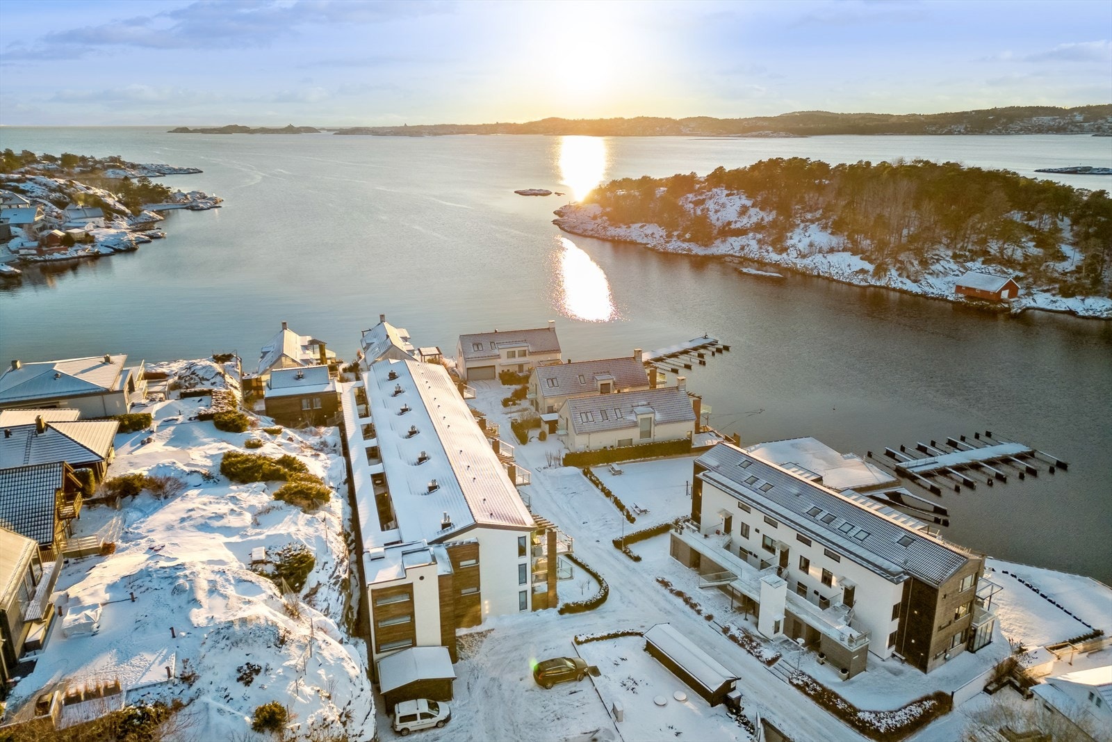 Eiendommen er tett på sjøen og det er flotte turområder langs vannet og i nærområdet for øvrig Galleribilde