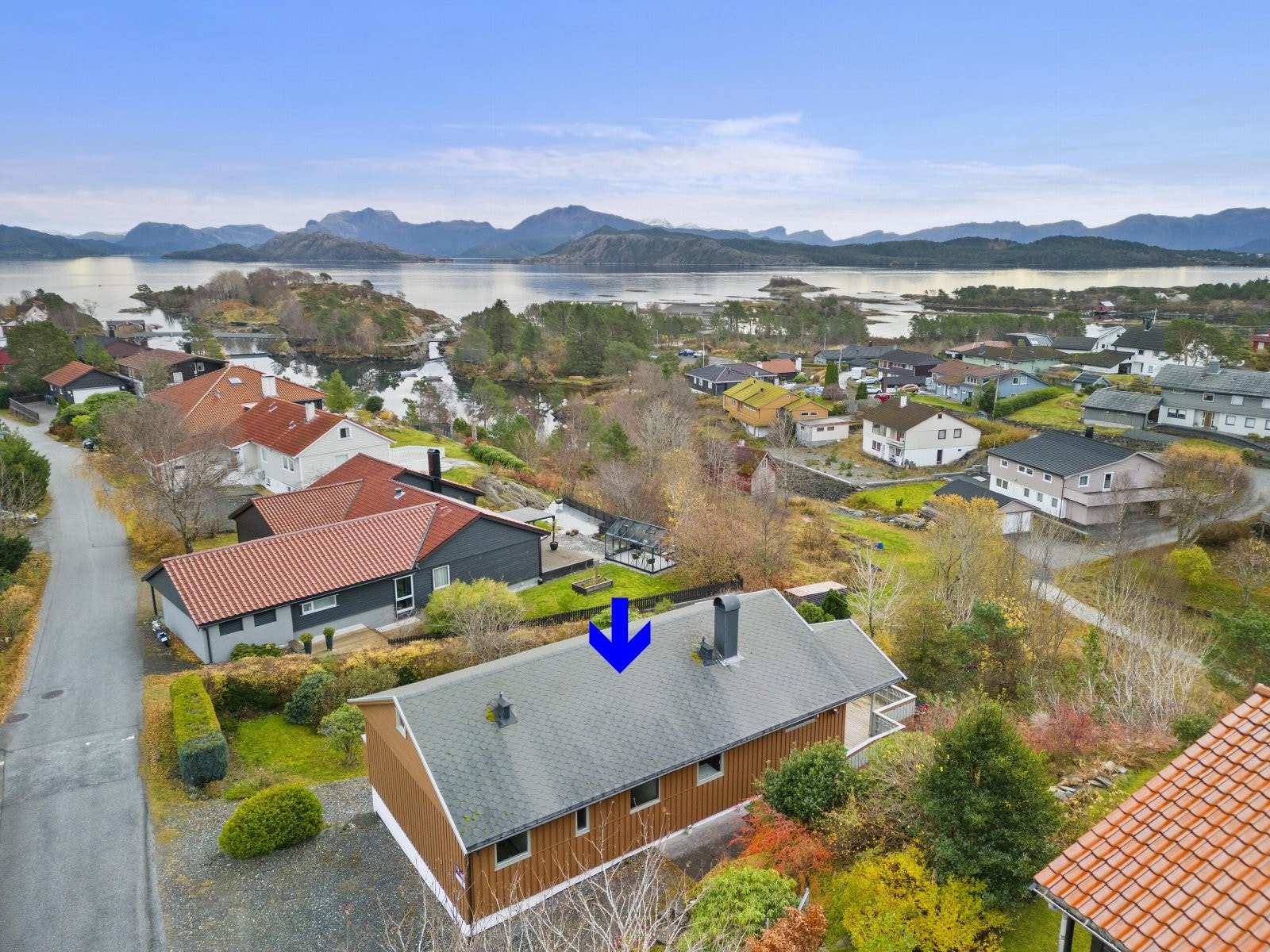 Velkommen til Keilevegen 13 - nydelig utsikt mot fjorden Galleribilde