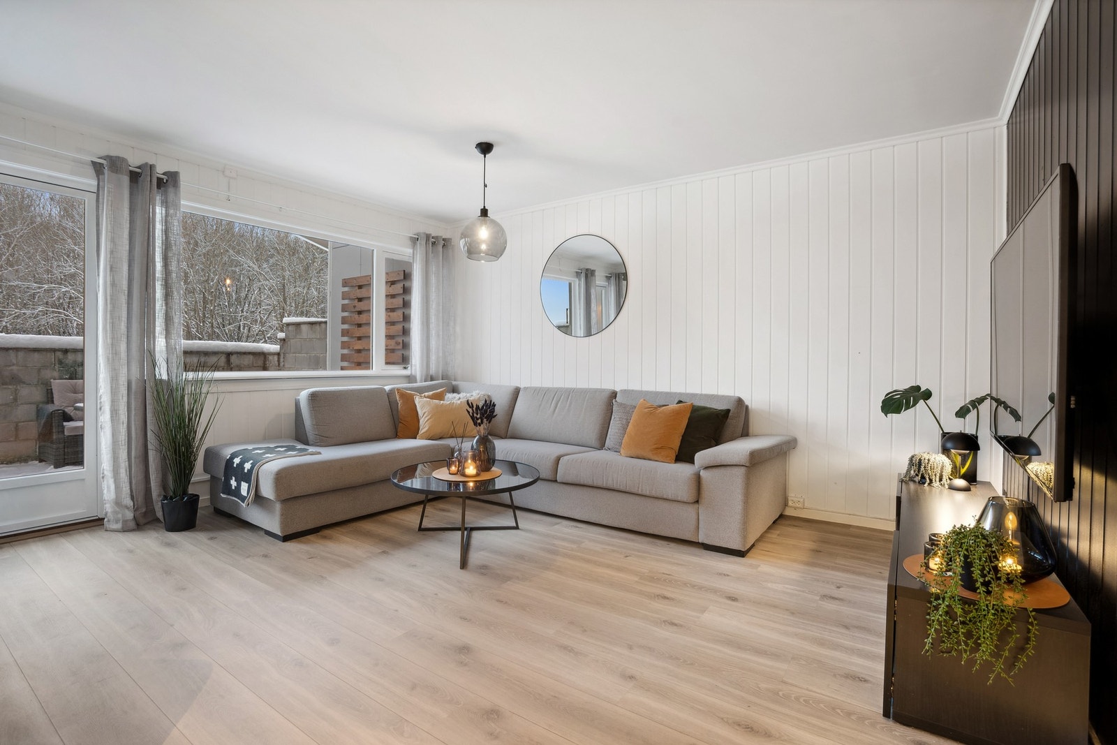 June Marie Brovold ved EiendomsMegler 1 har gleden av å presentere Nedre Flatåsveg 3 A. Galleribilde