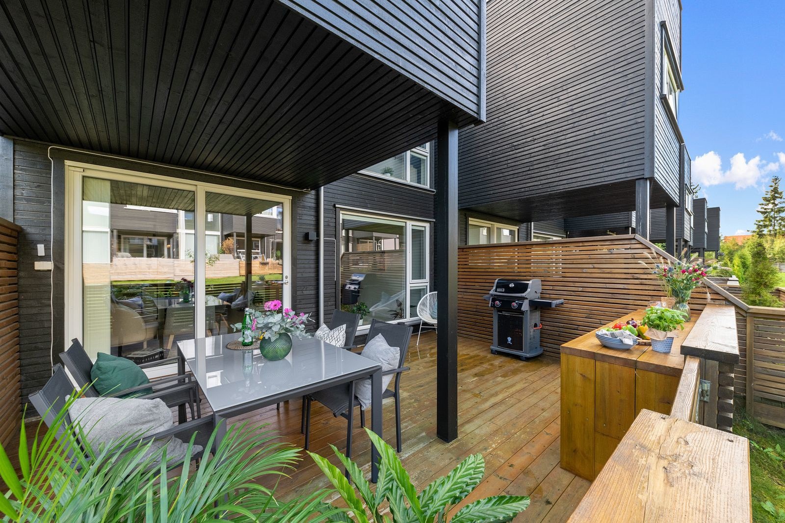 Her er det god plass for grilling, middagsgjester og hyggelige samlinger. Galleribilde