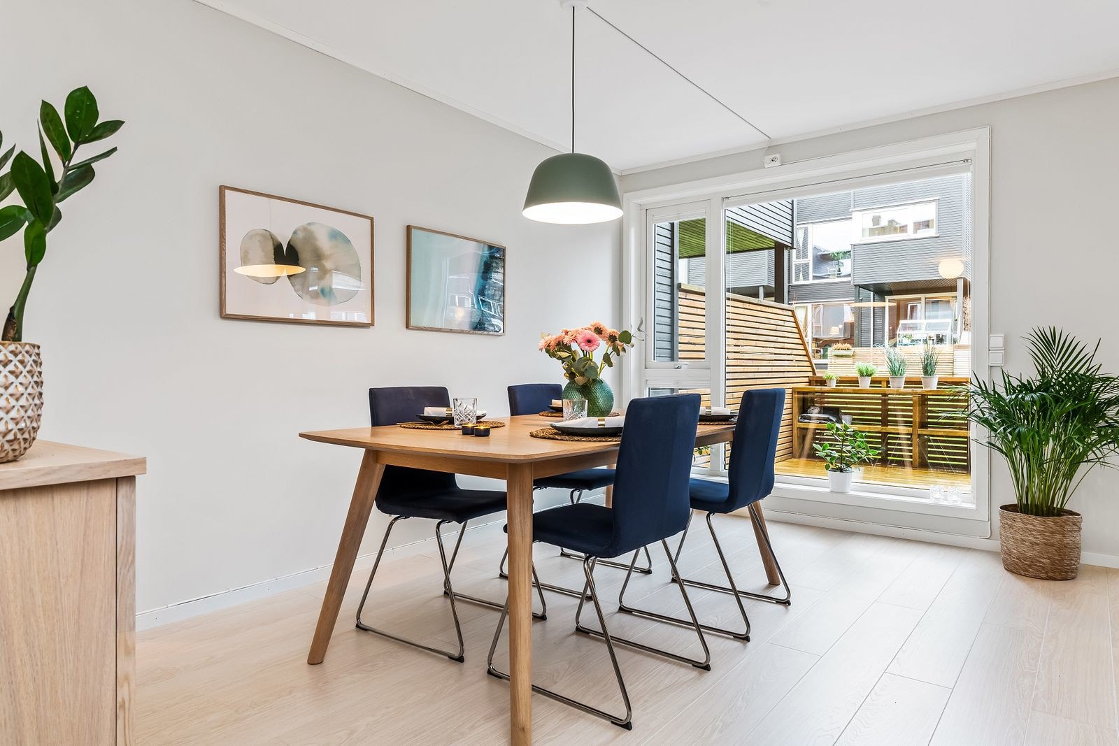 Spiseplassen legger til rette for hyggelige samlinger med både familie og venner. Galleribilde