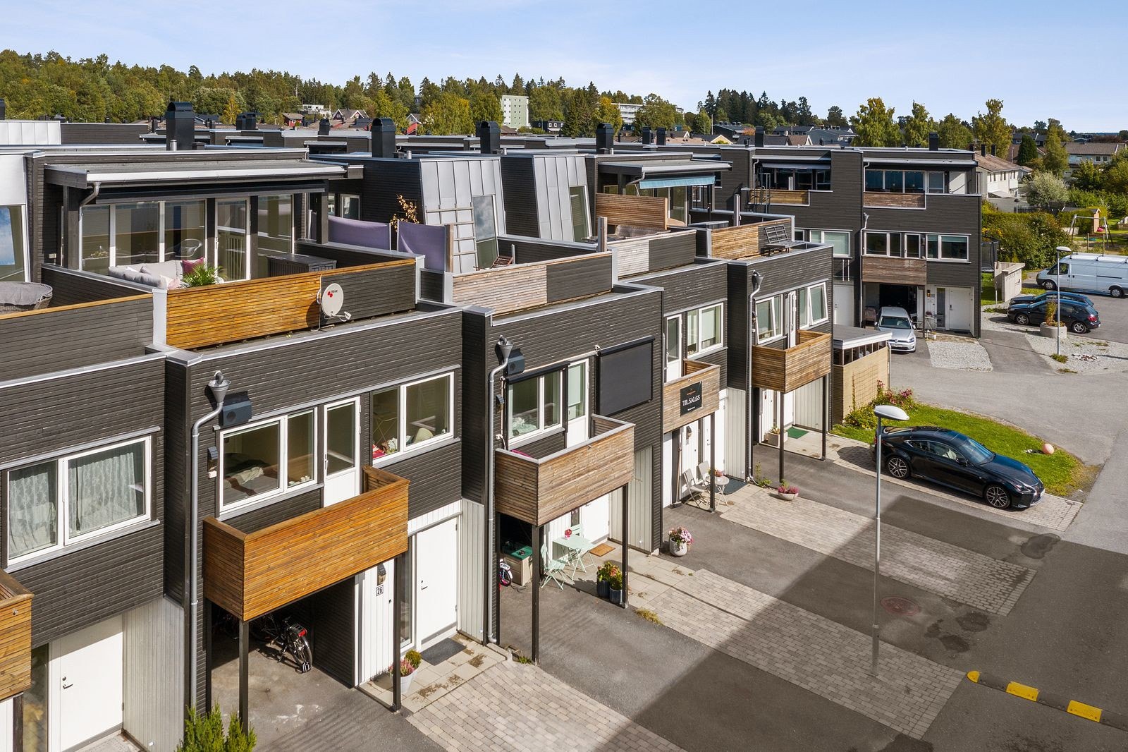 Rolig & familievennlig nabolag med "alt man trenger". Galleribilde