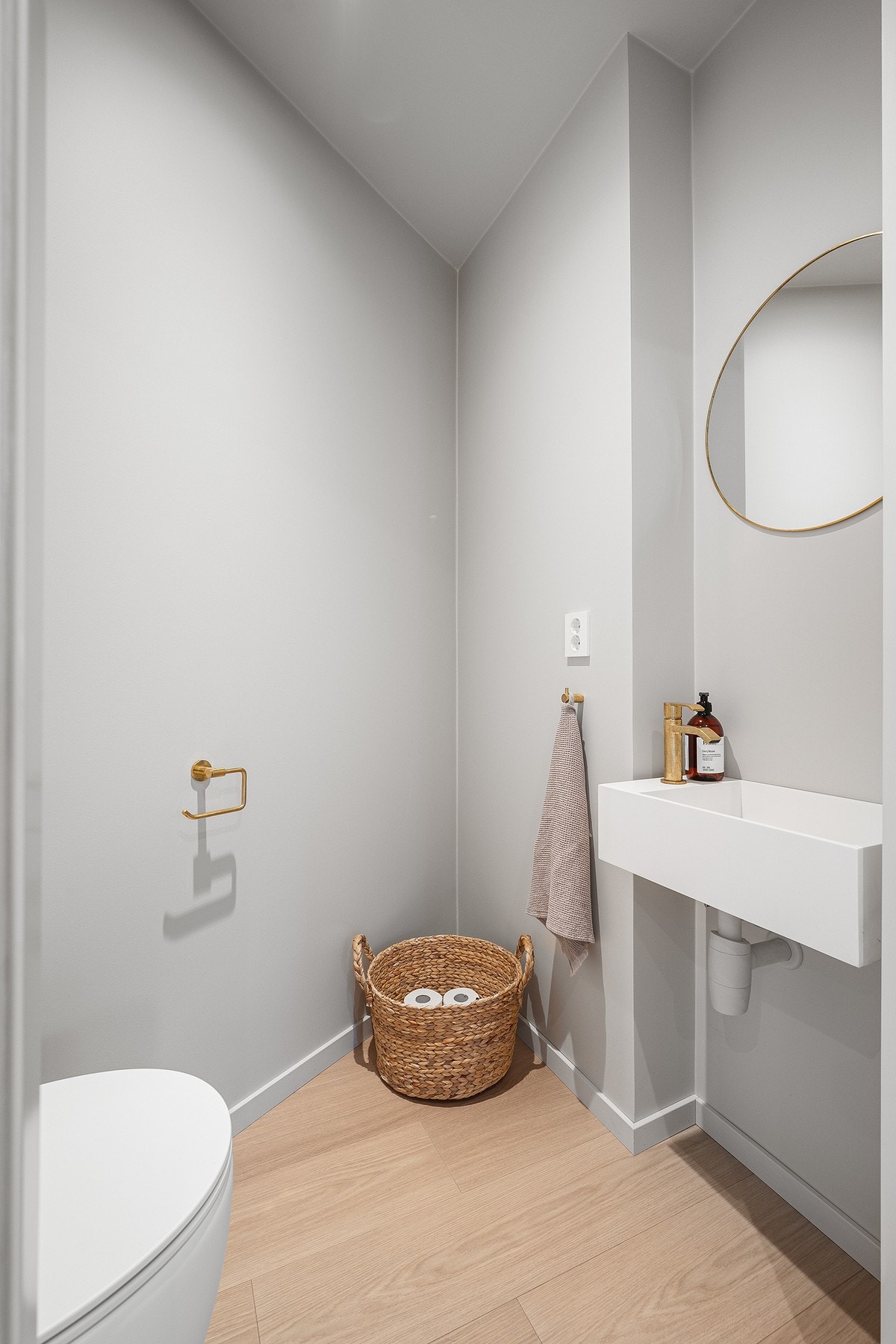 Toalettrom ved hallen Galleribilde