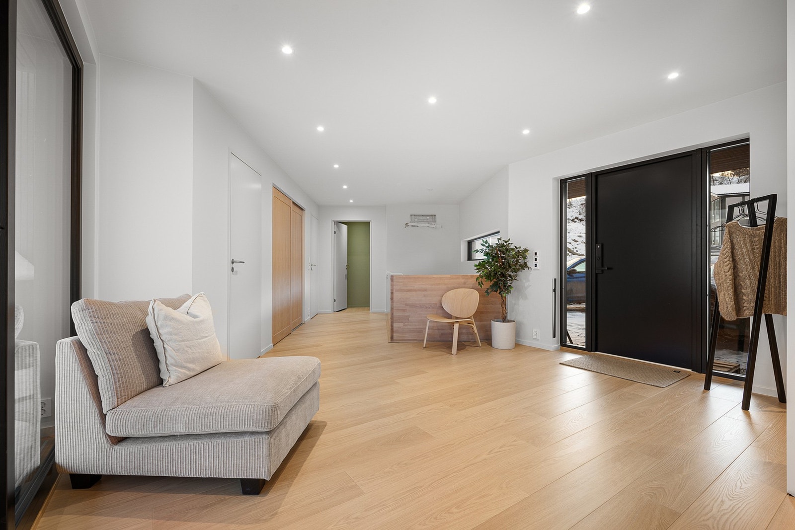 Romslig hall Galleribilde