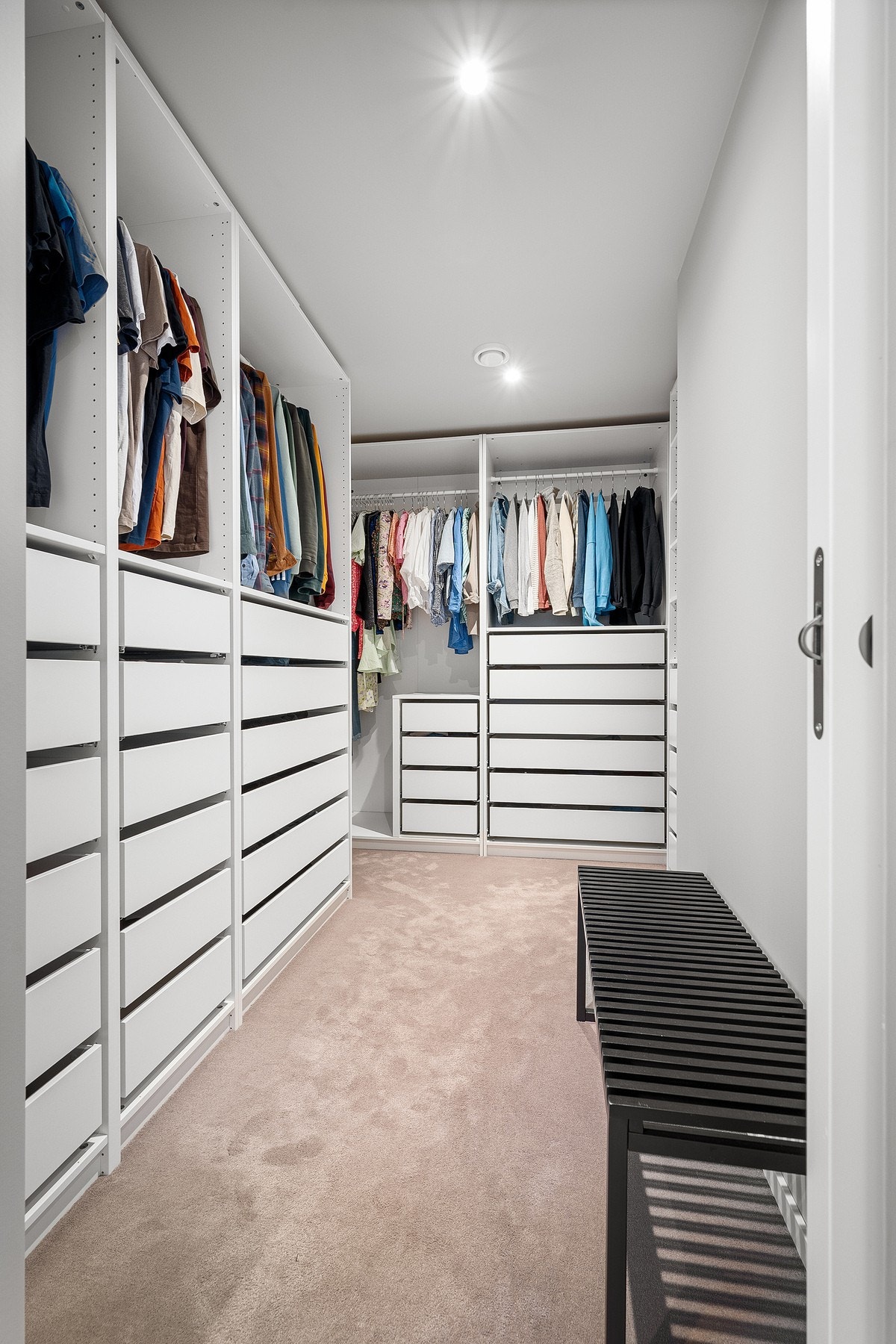 Garderoben til hovedsoverommet Galleribilde