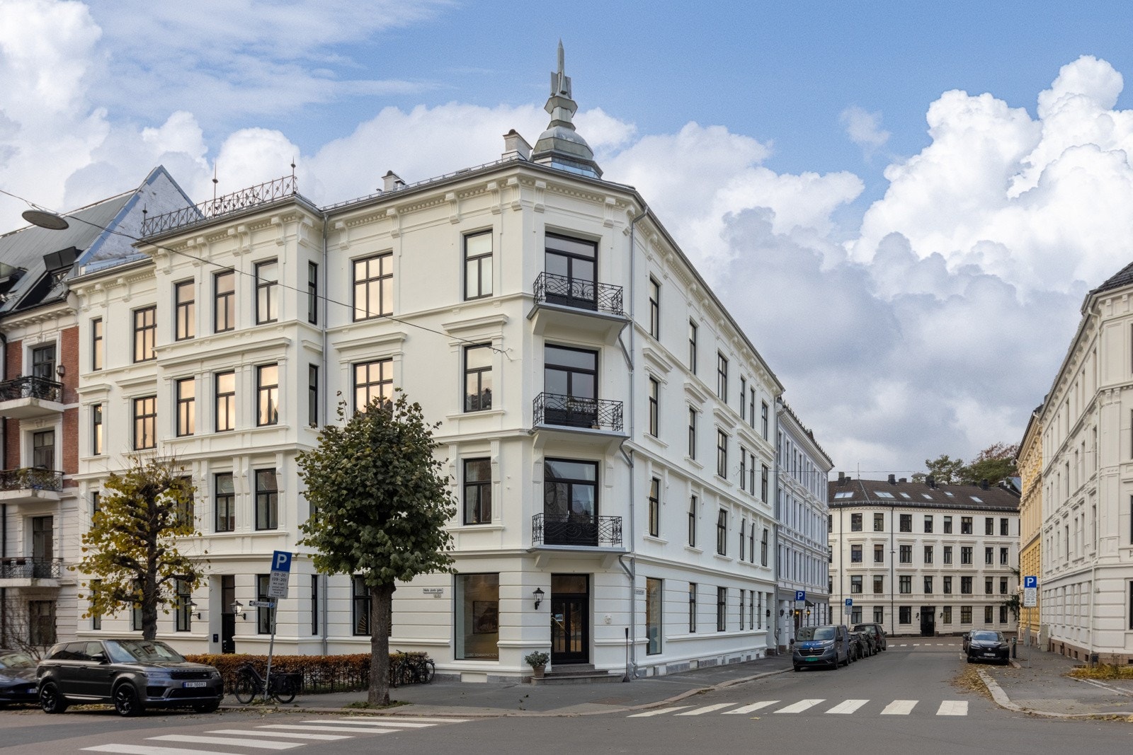 Eiendommen ligger i et populært, urbant og sentralt boligområde på Frogner i Oslo. Galleribilde