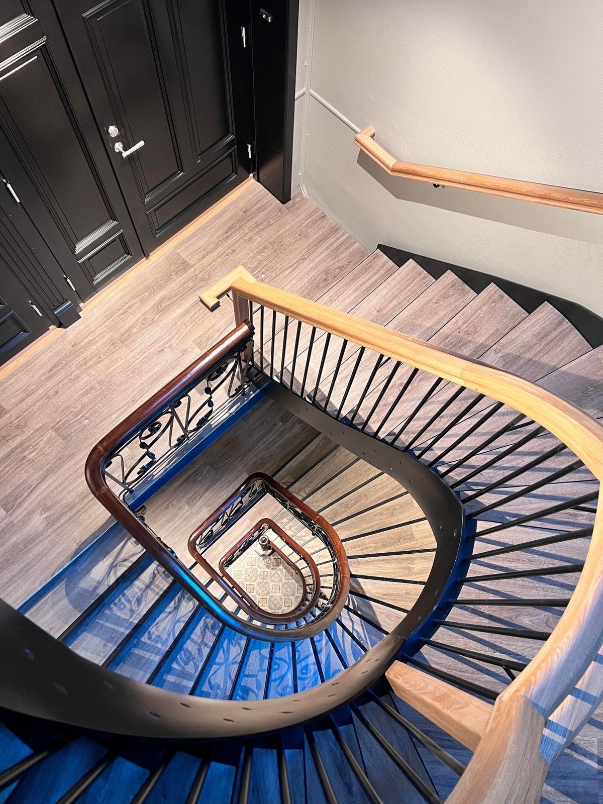 Pene og klassiske oppganger som nylig er oppusset. Galleribilde