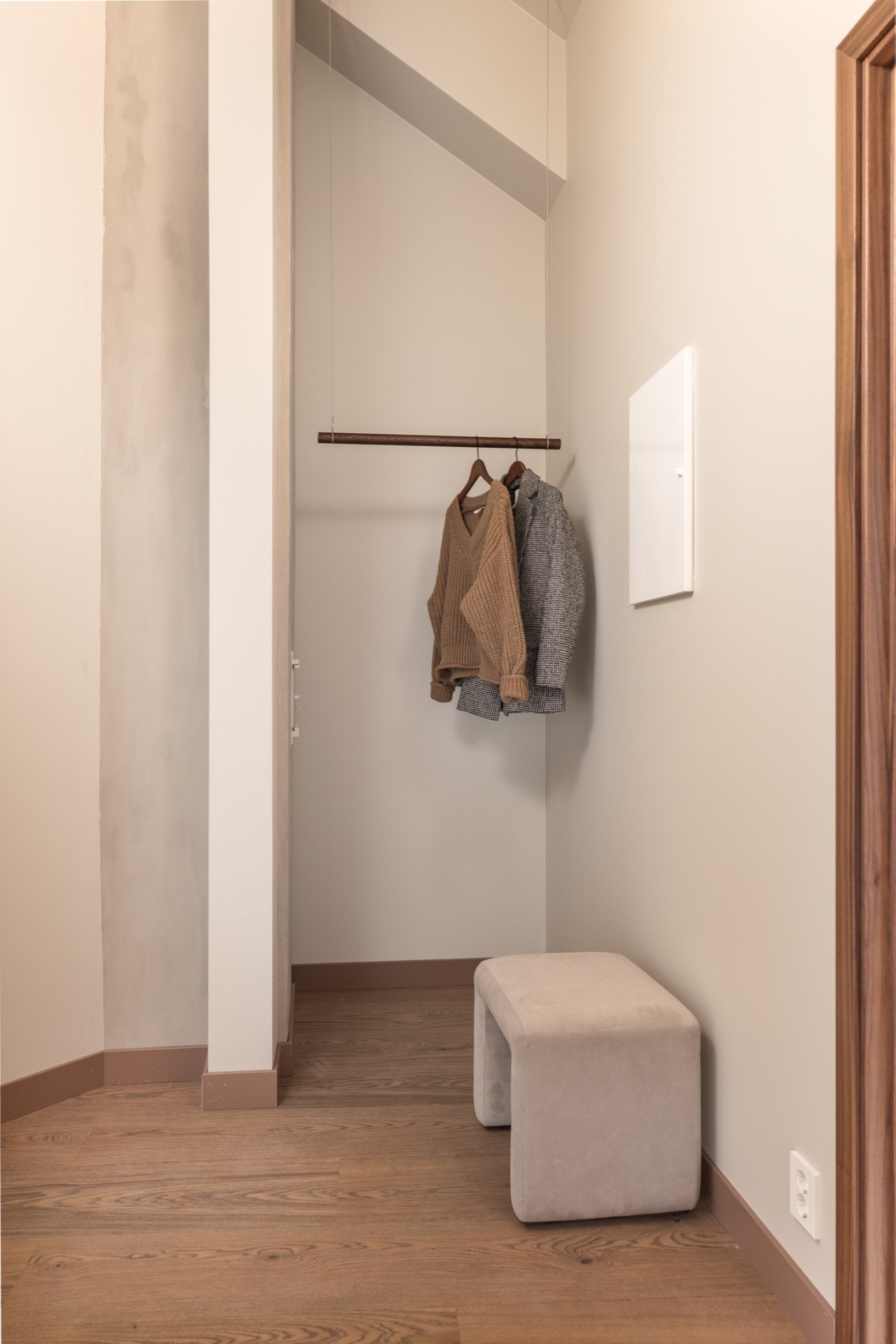 Smart nisje i entrè/gang med oppbevaringsmuligheter. Galleribilde