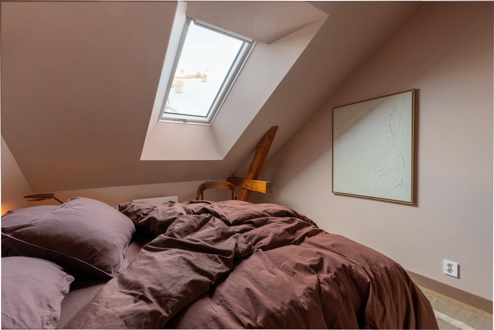 Stort takvindu som gir godt med innslipp av lys. Galleribilde