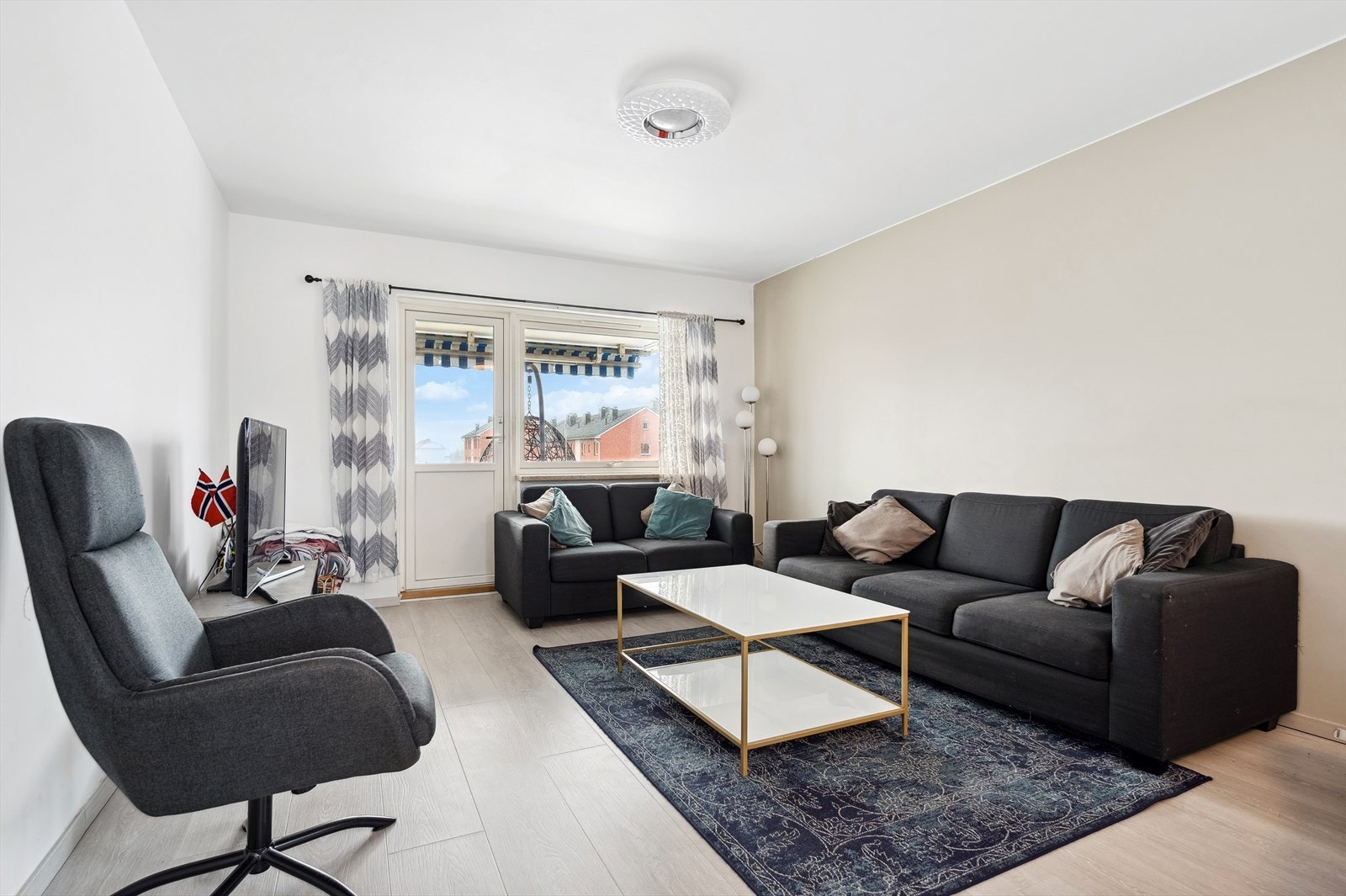 Velkommen til Karl Staaffs vei 58! Presentert av Sonia Sheikh v/DNB Eiendom Galleribilde