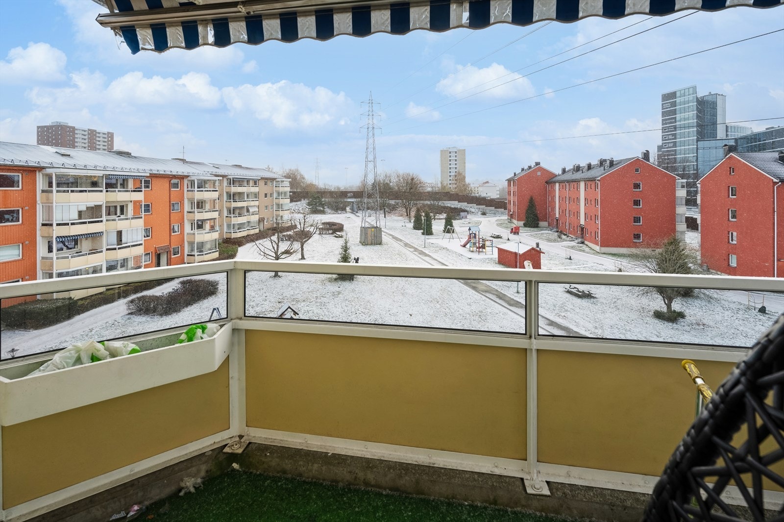 Leiligheten har en romslig sydvendt balkong på 7 m2. Galleribilde