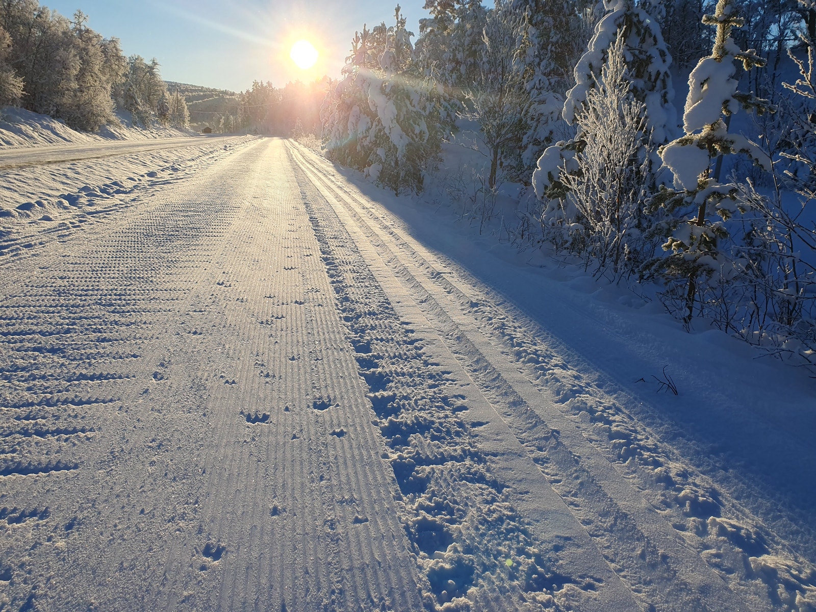Skiløype 100 meter fra hytteveggen. Galleribilde
