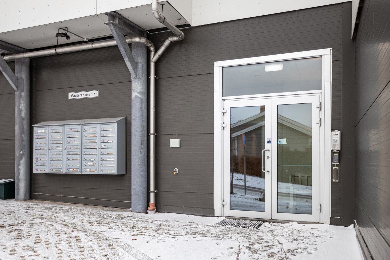 Døråpner med callinganlegg. Galleribilde