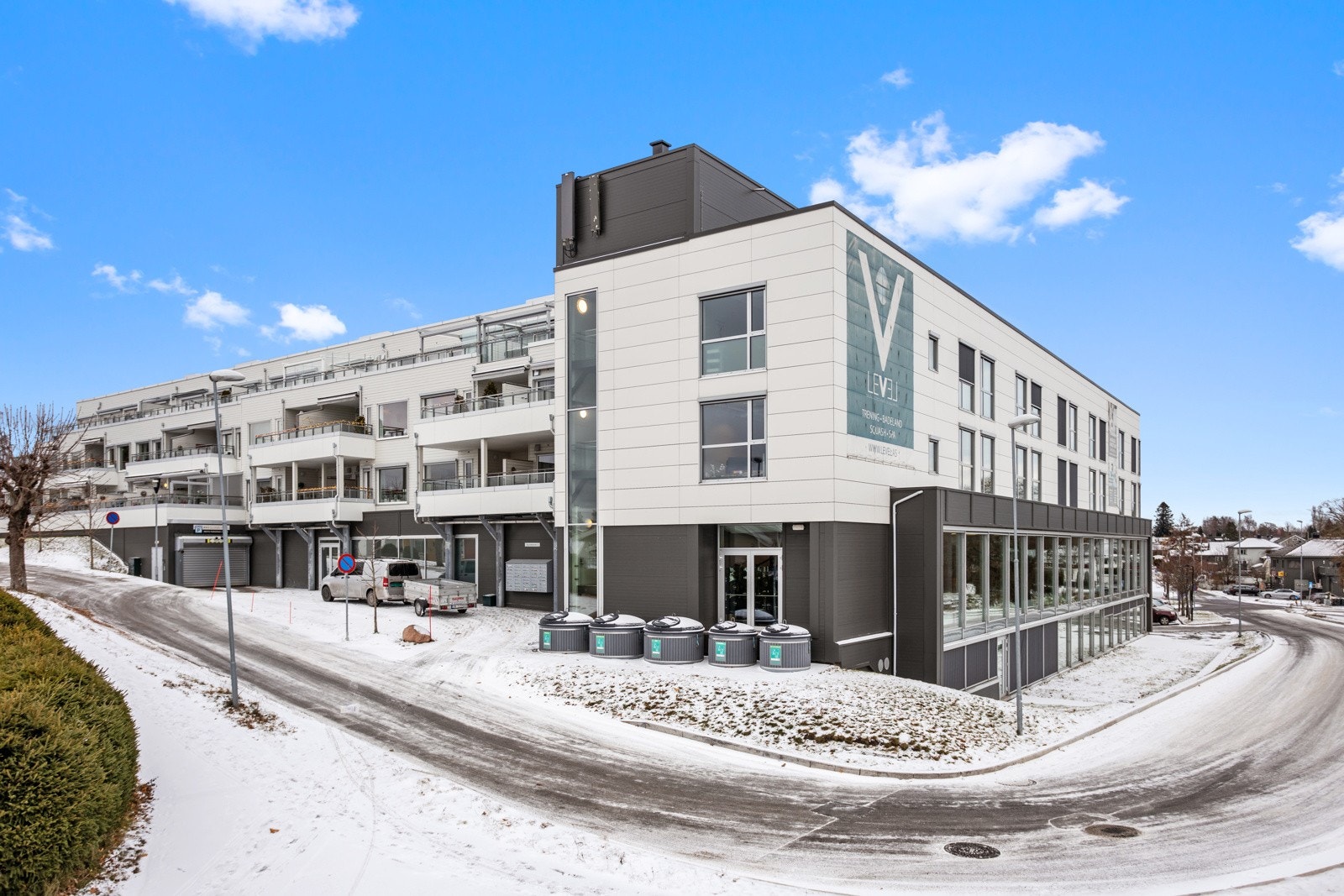 Bo i samme bygg som Level, Rema 1000, Apotek og bussen rett utenfor. Galleribilde